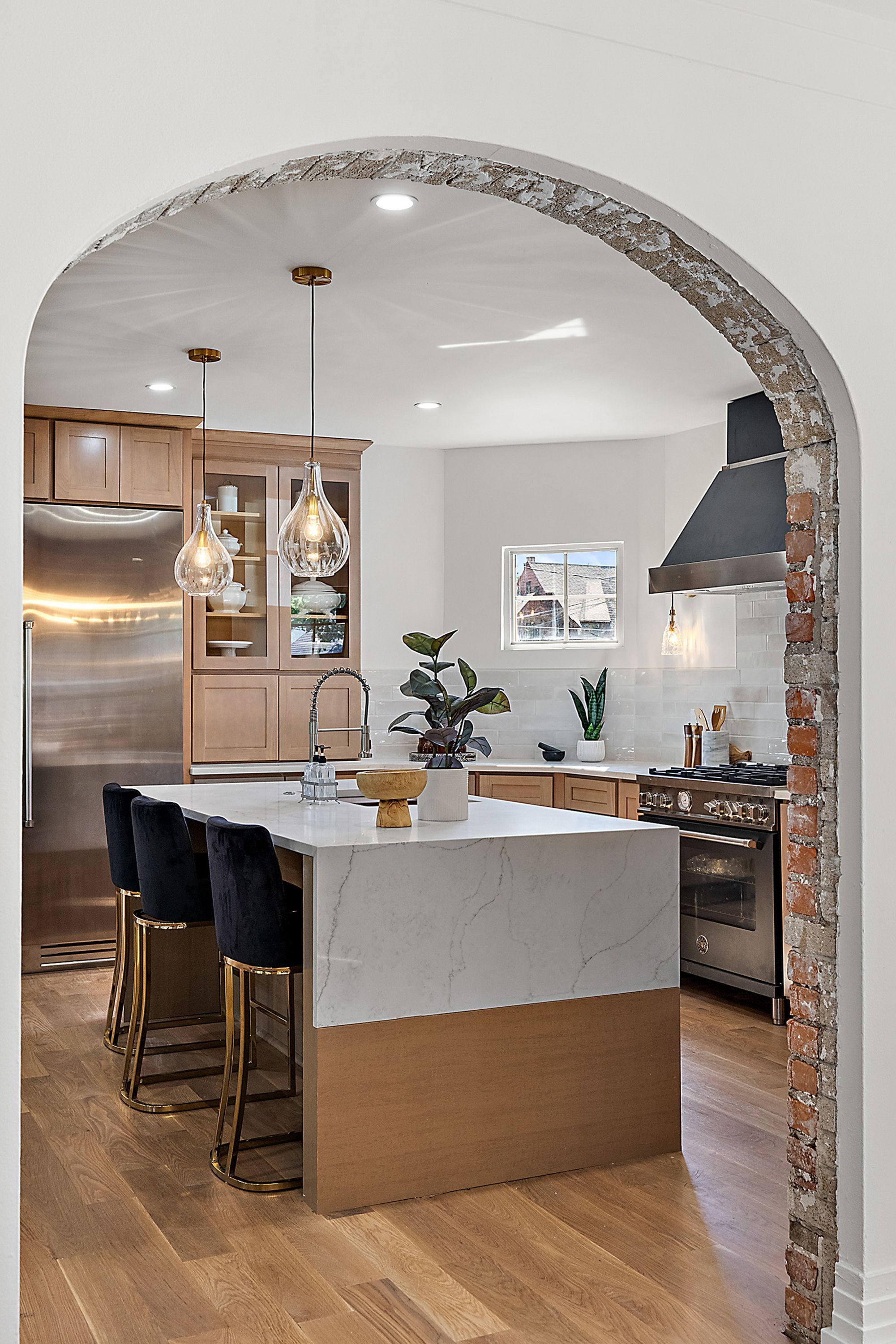 2423 CHICAGO Boulevard