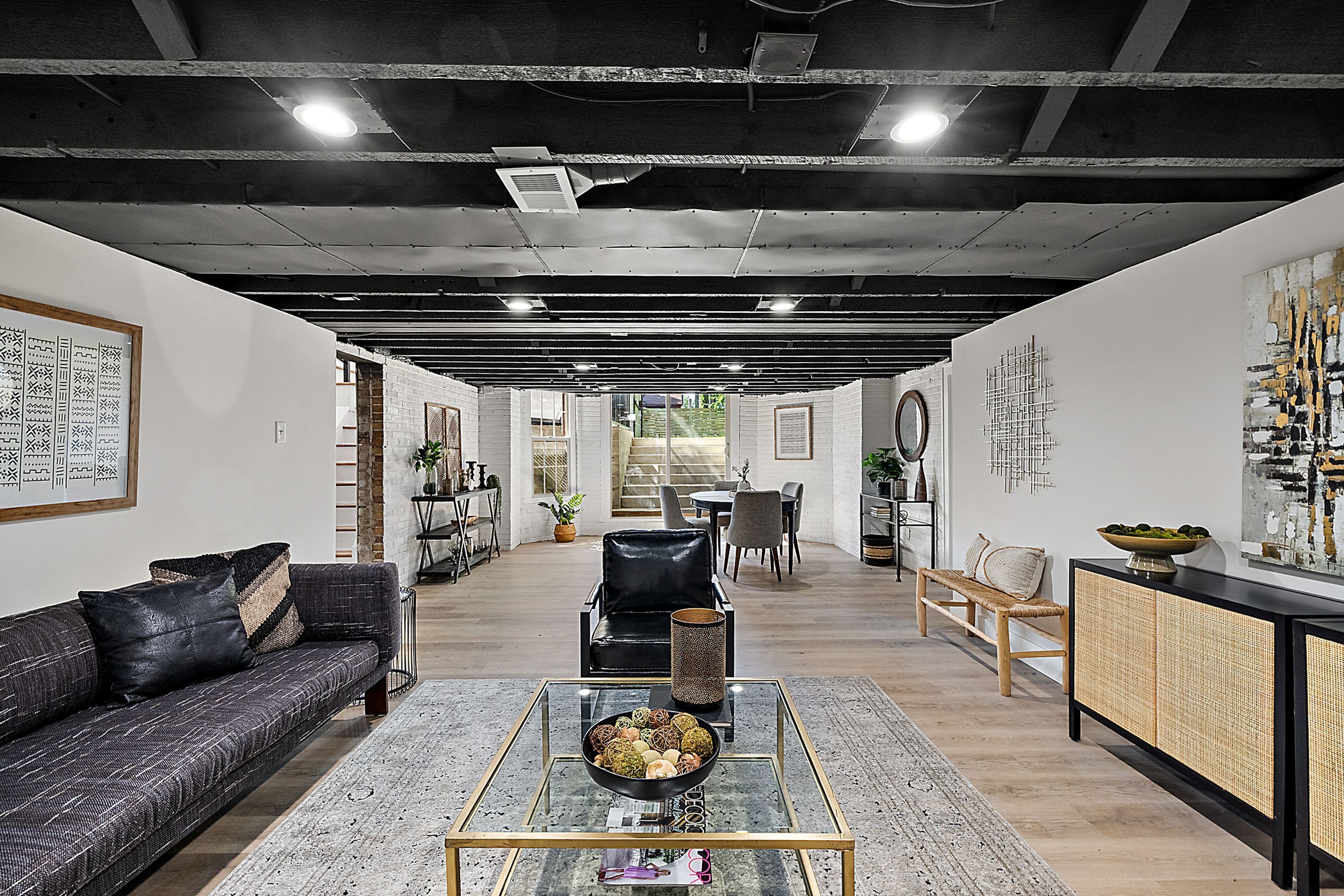 2423 CHICAGO Boulevard