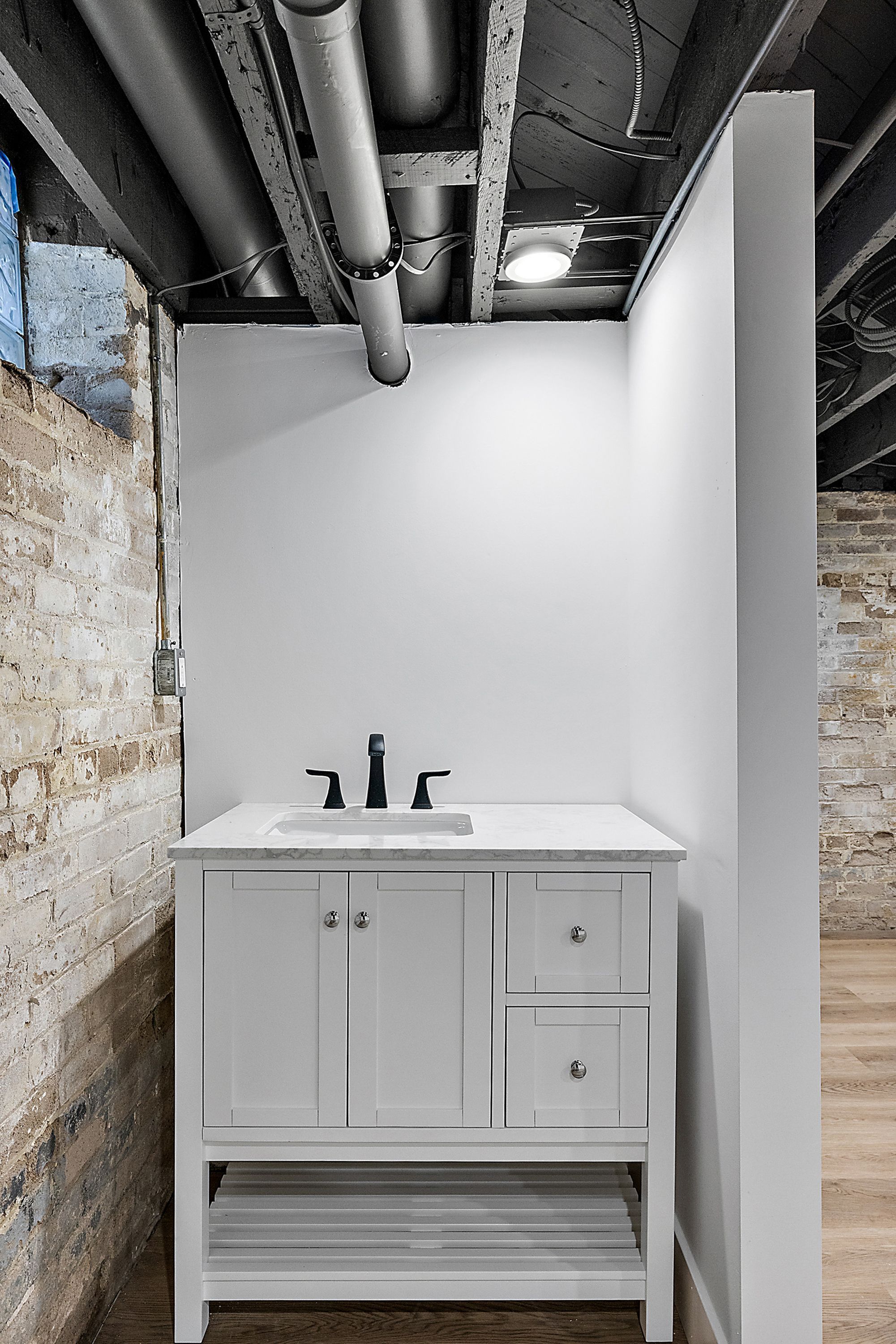 2423 CHICAGO Boulevard