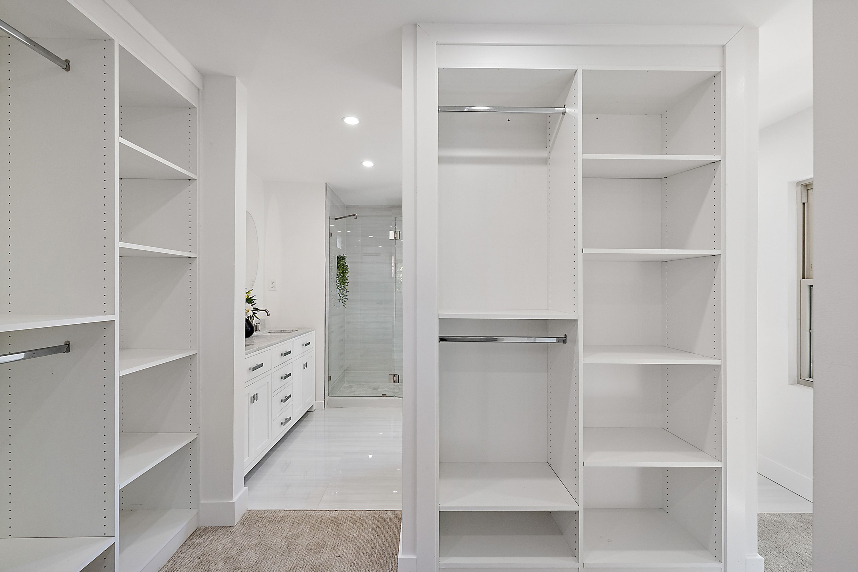 2423 CHICAGO Boulevard