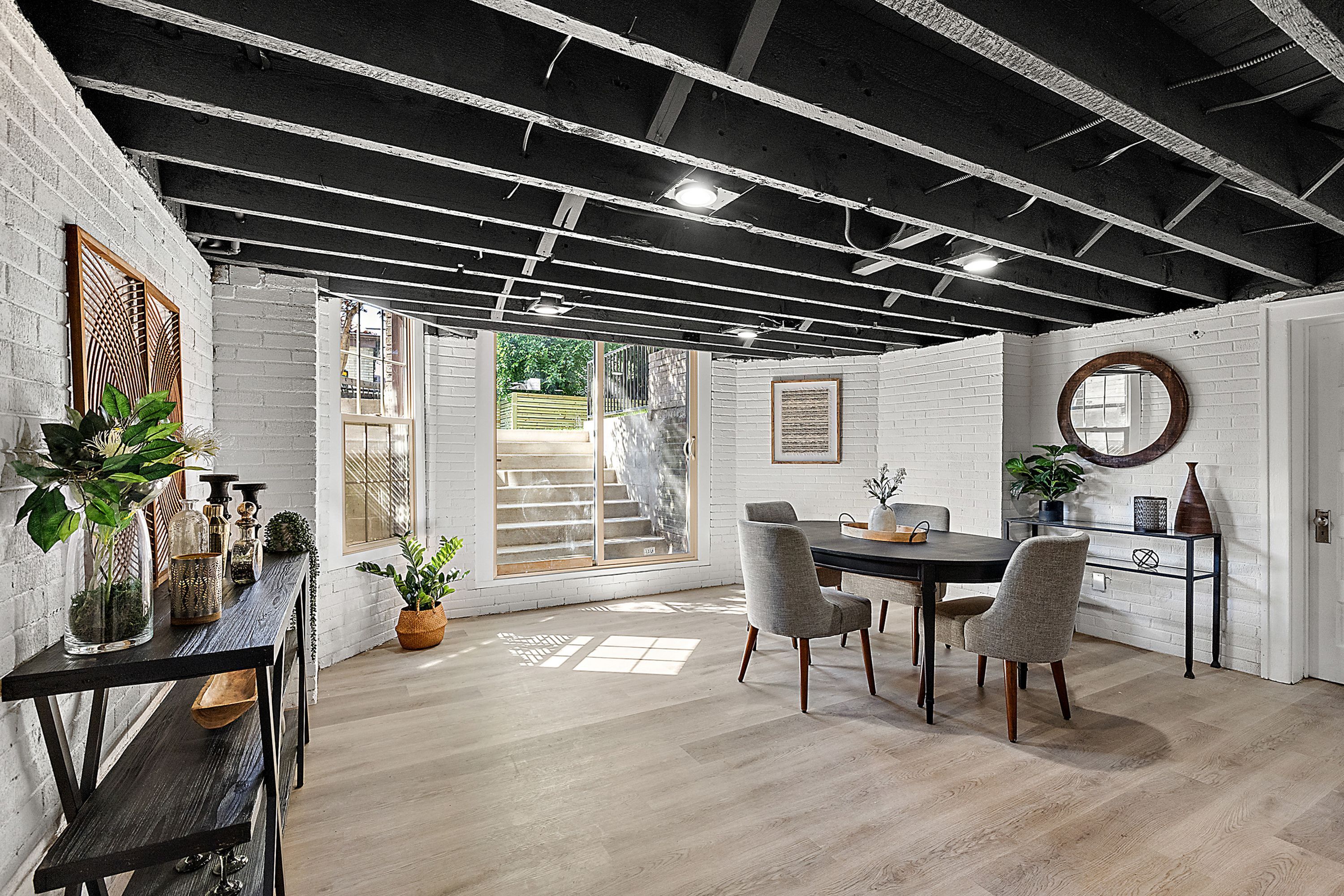 2423 CHICAGO Boulevard