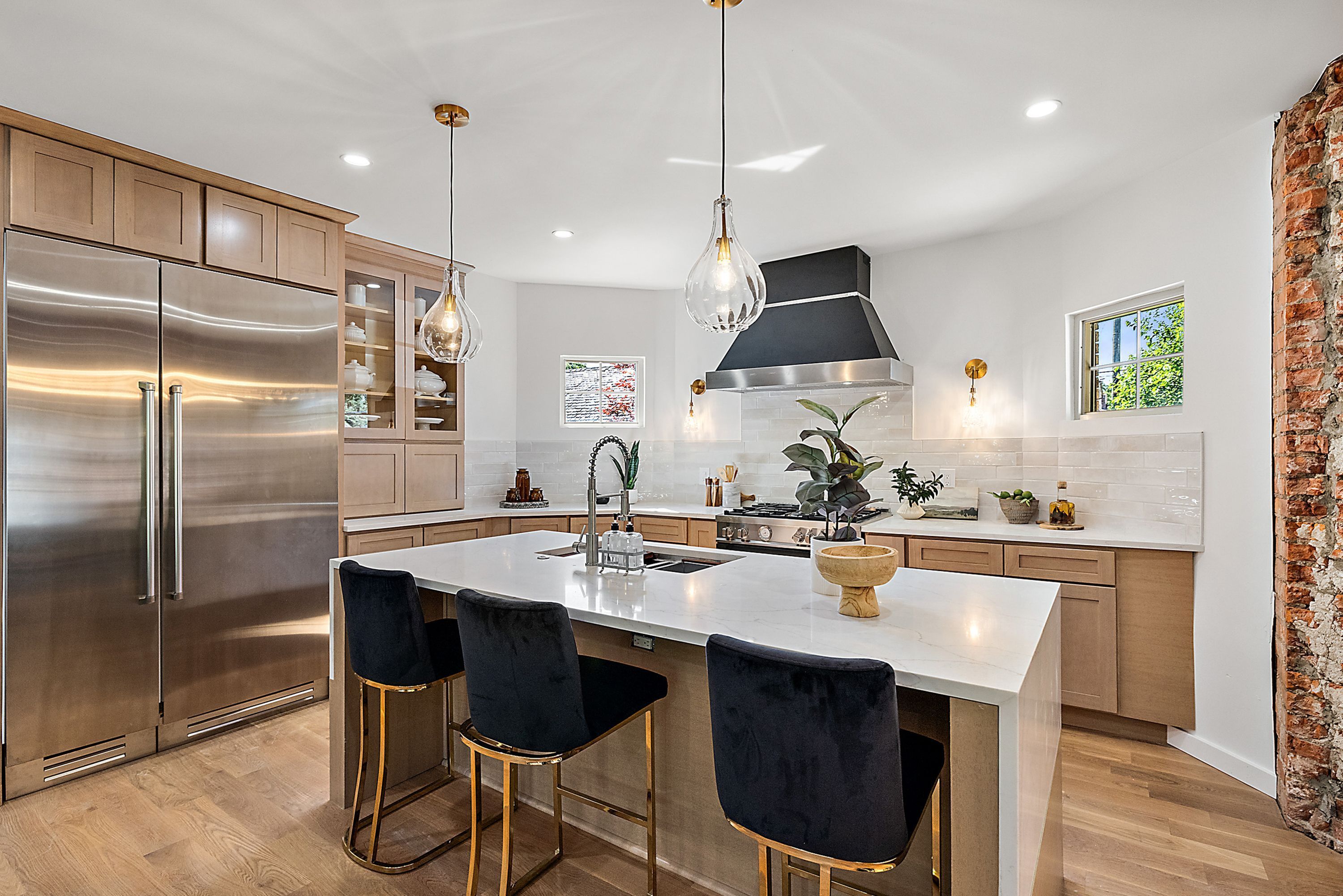 2423 CHICAGO Boulevard