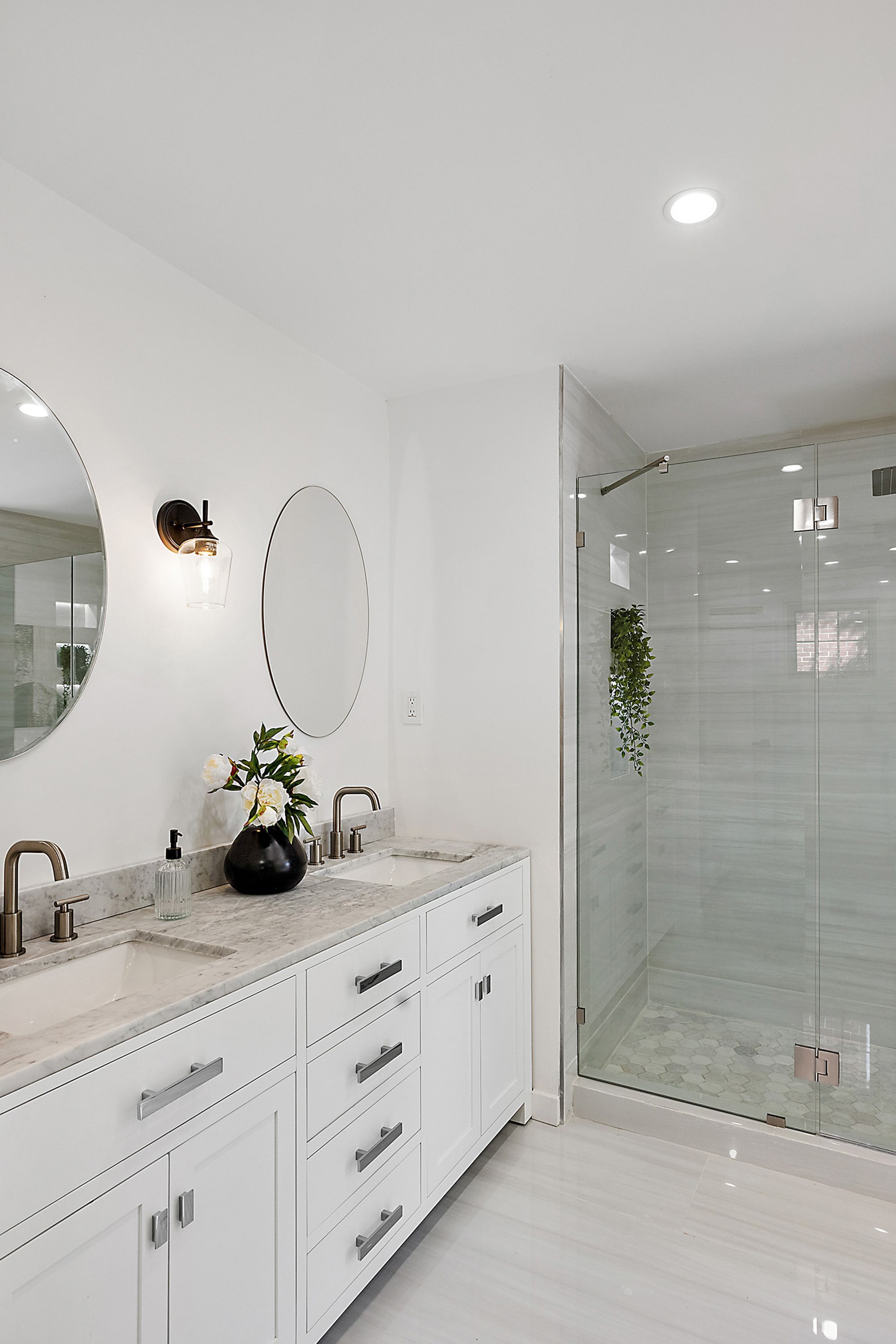 2423 CHICAGO Boulevard