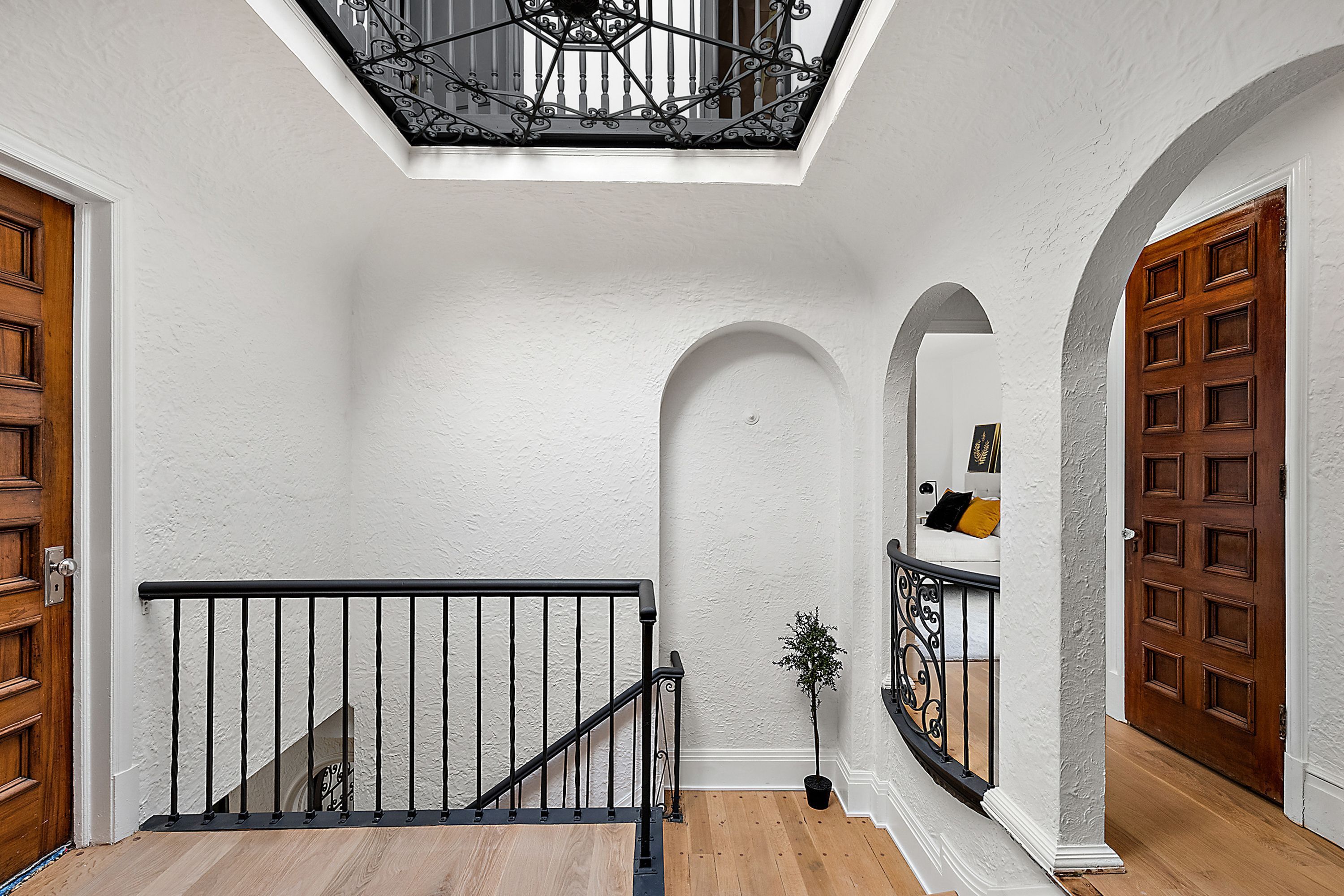 2423 CHICAGO Boulevard