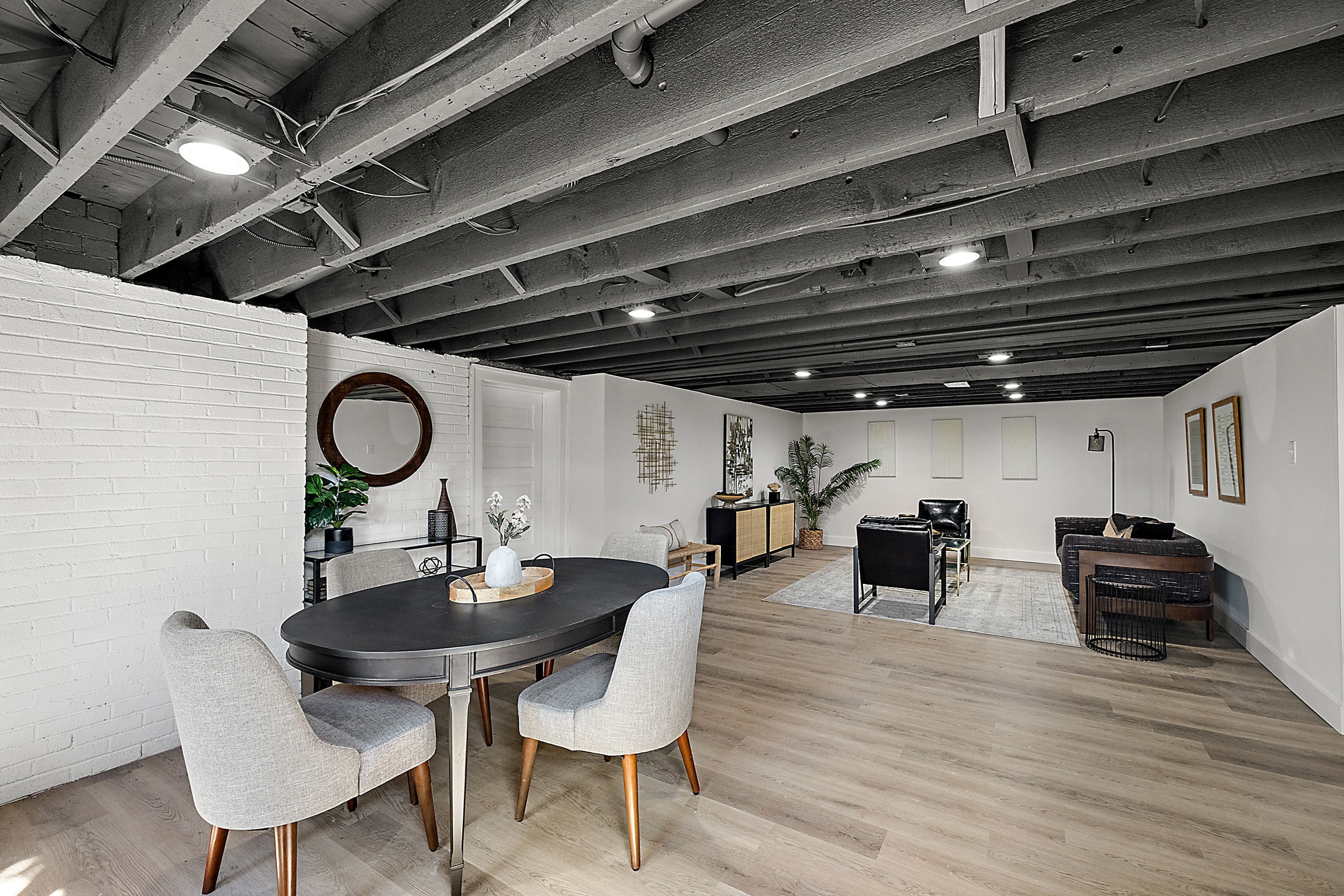 2423 CHICAGO Boulevard