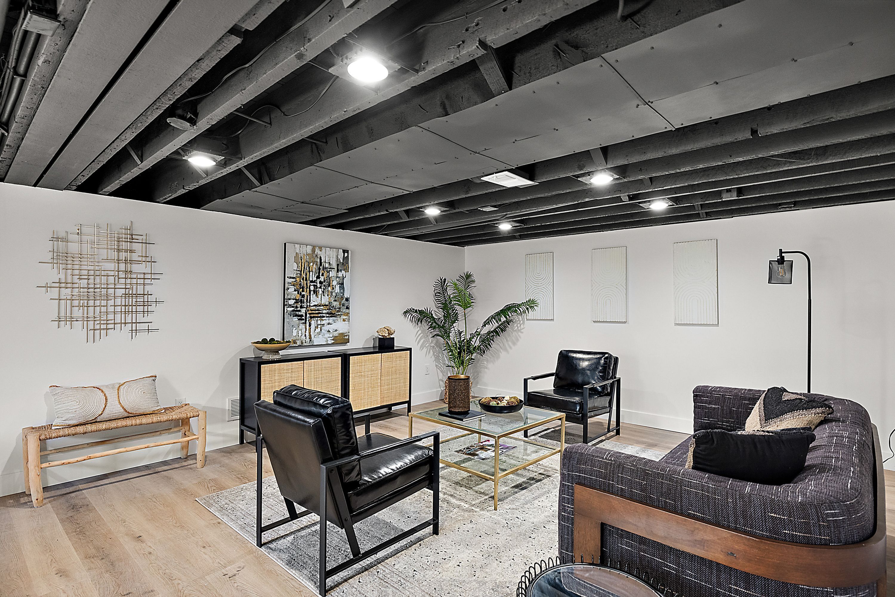 2423 CHICAGO Boulevard