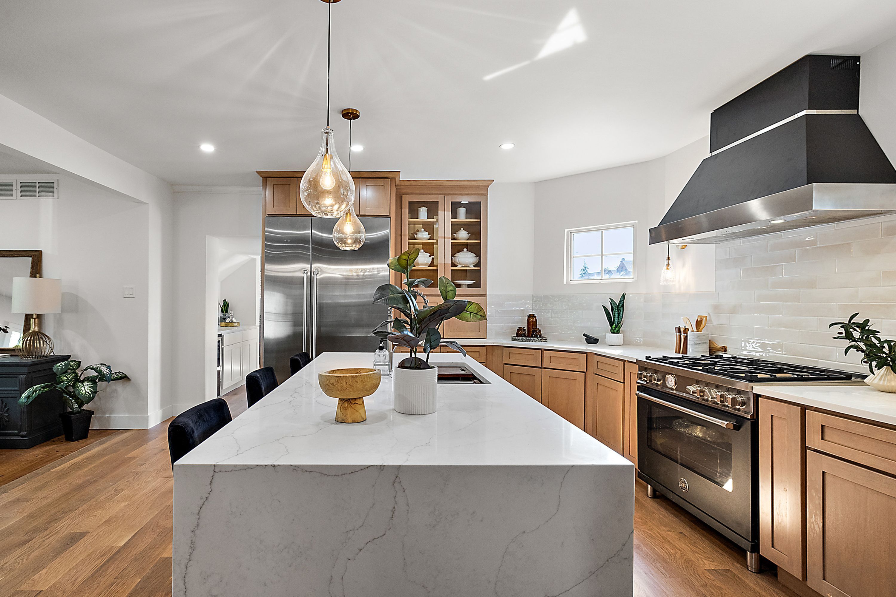 2423 CHICAGO Boulevard