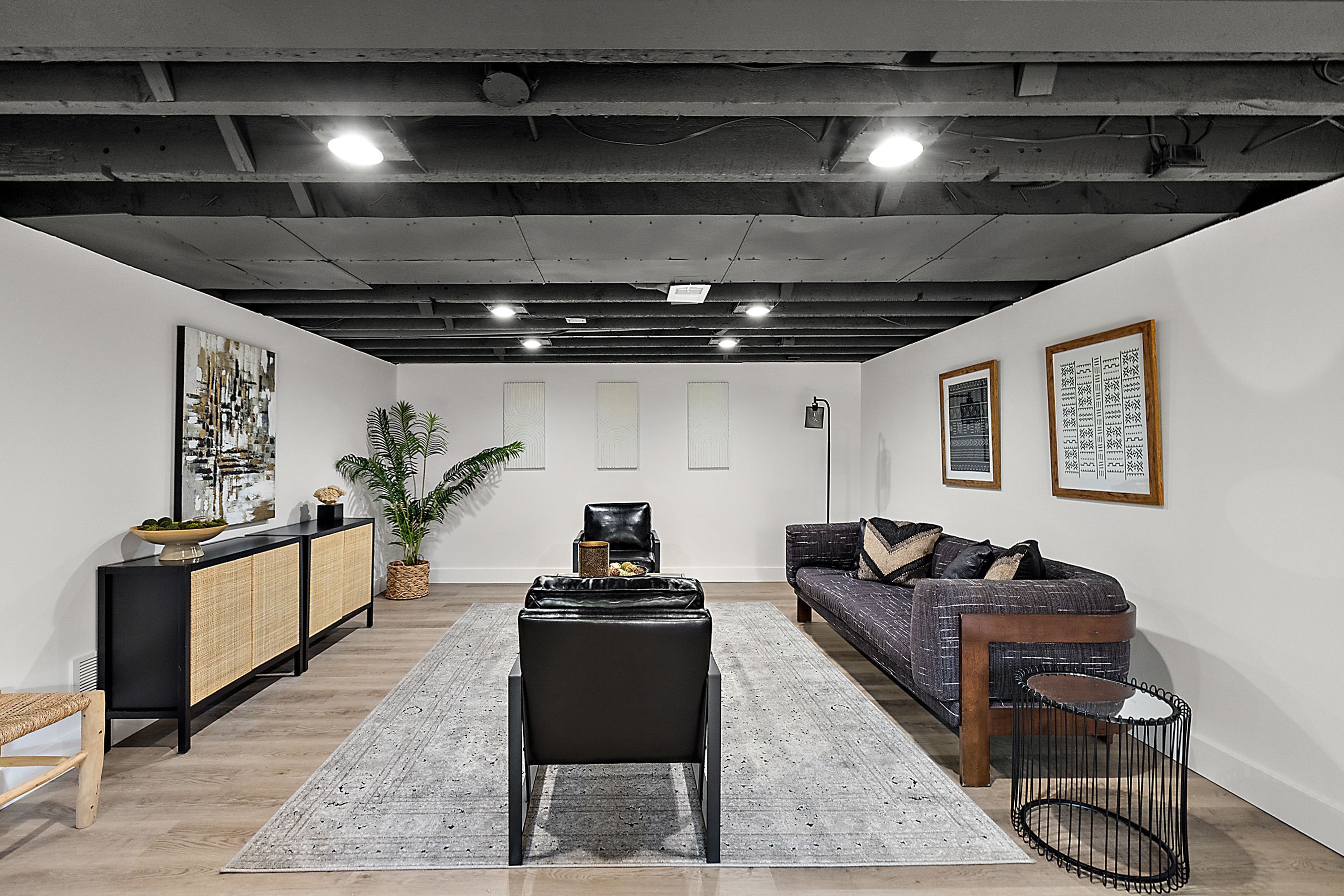 2423 CHICAGO Boulevard