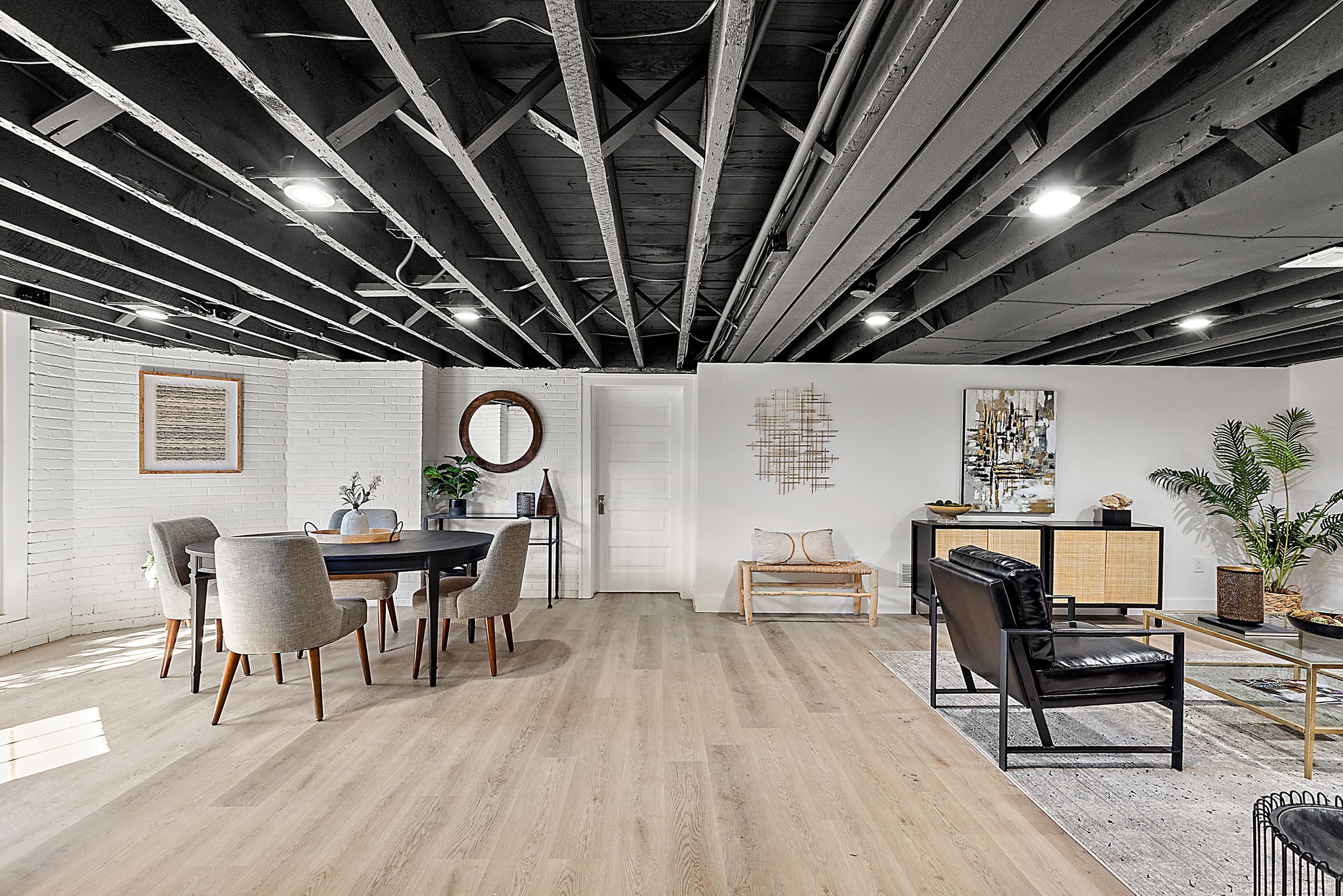 2423 CHICAGO Boulevard