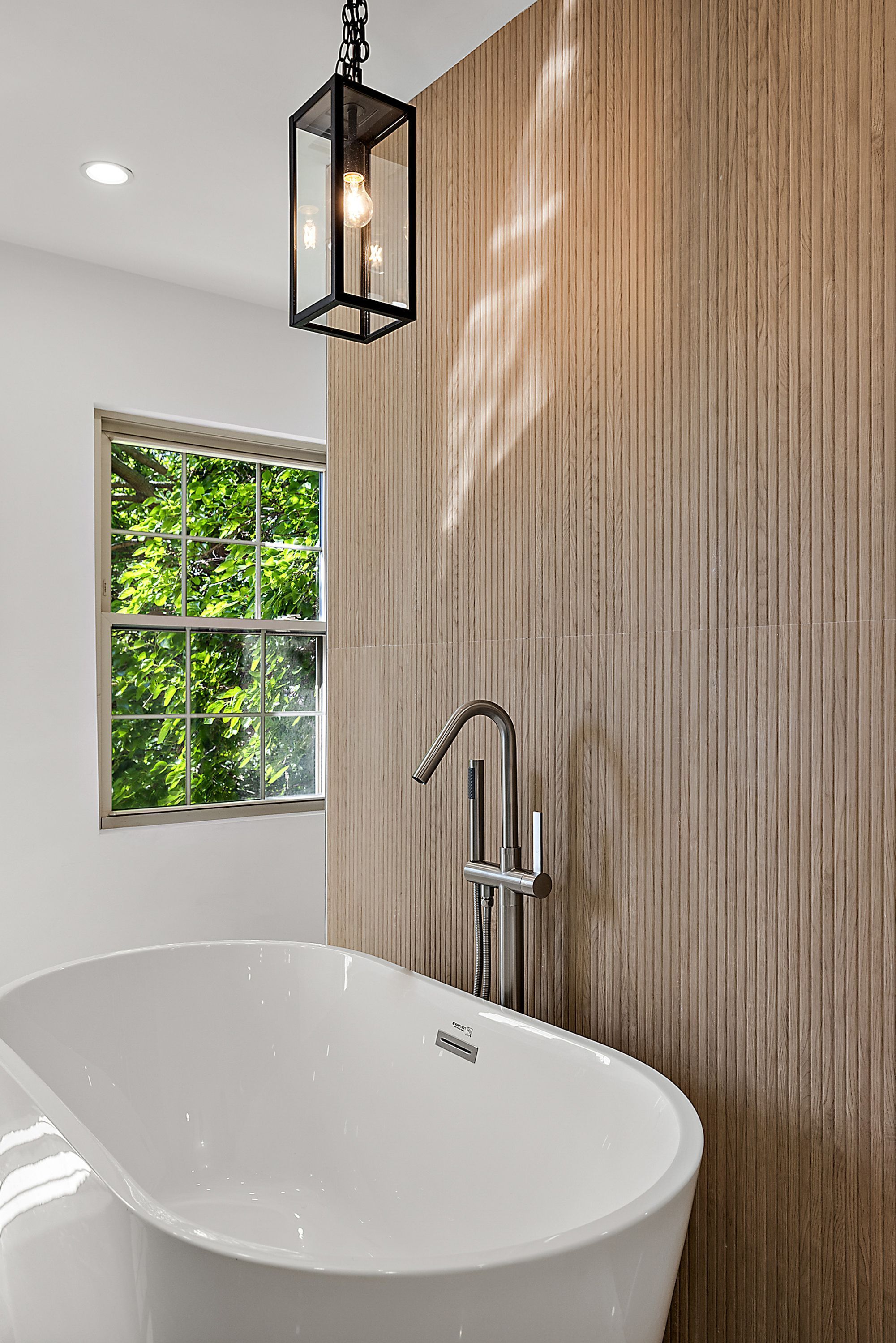 2423 CHICAGO Boulevard