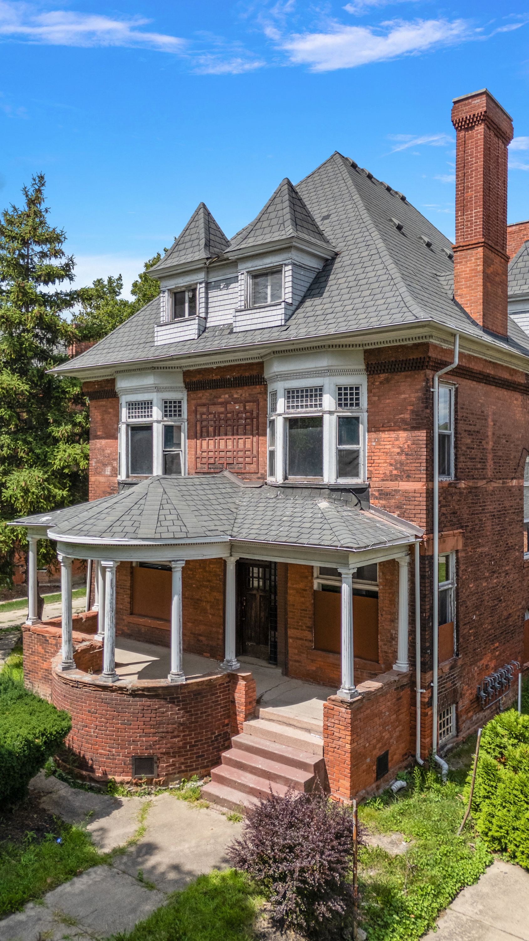 255 E FERRY Street