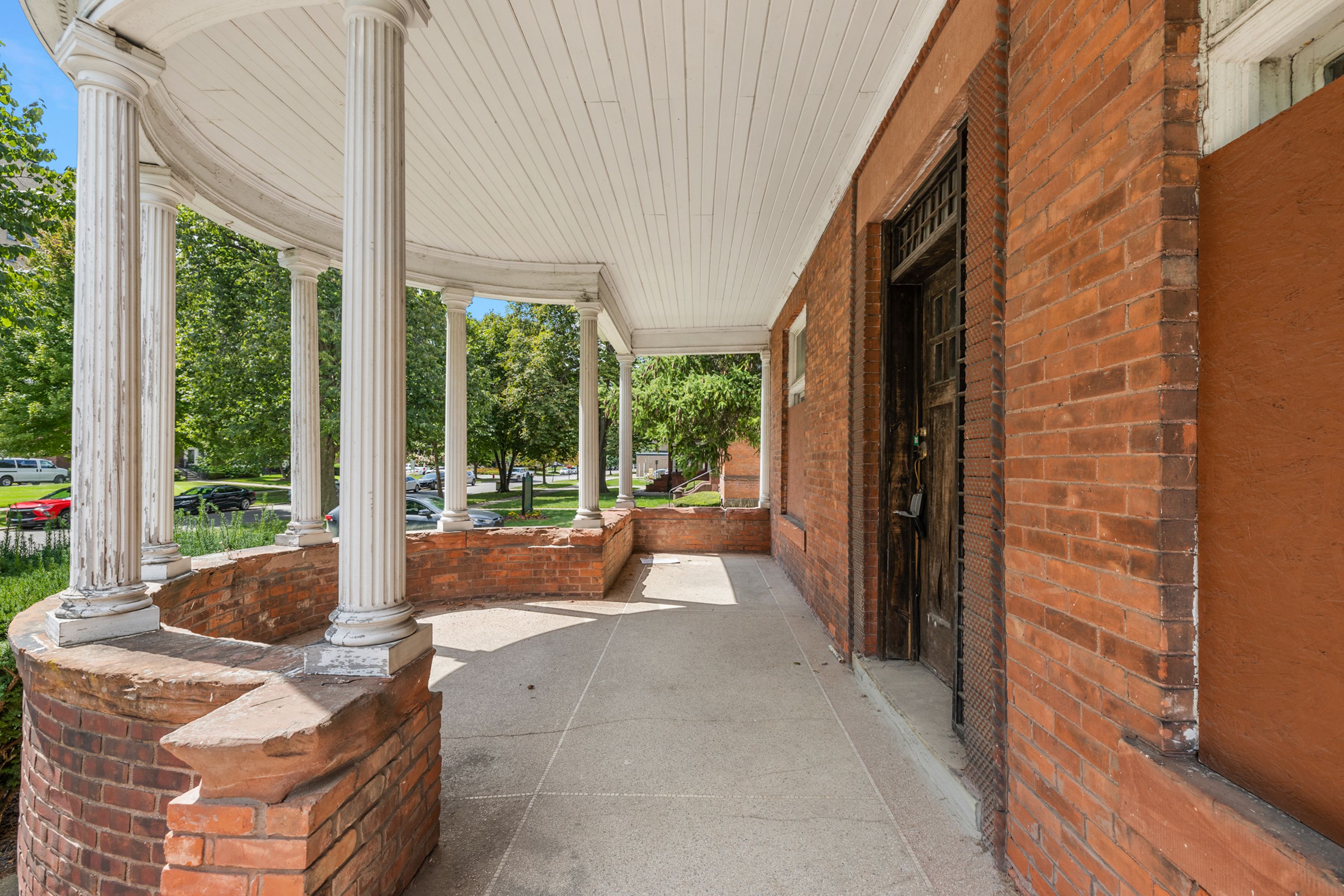 255 E FERRY Street