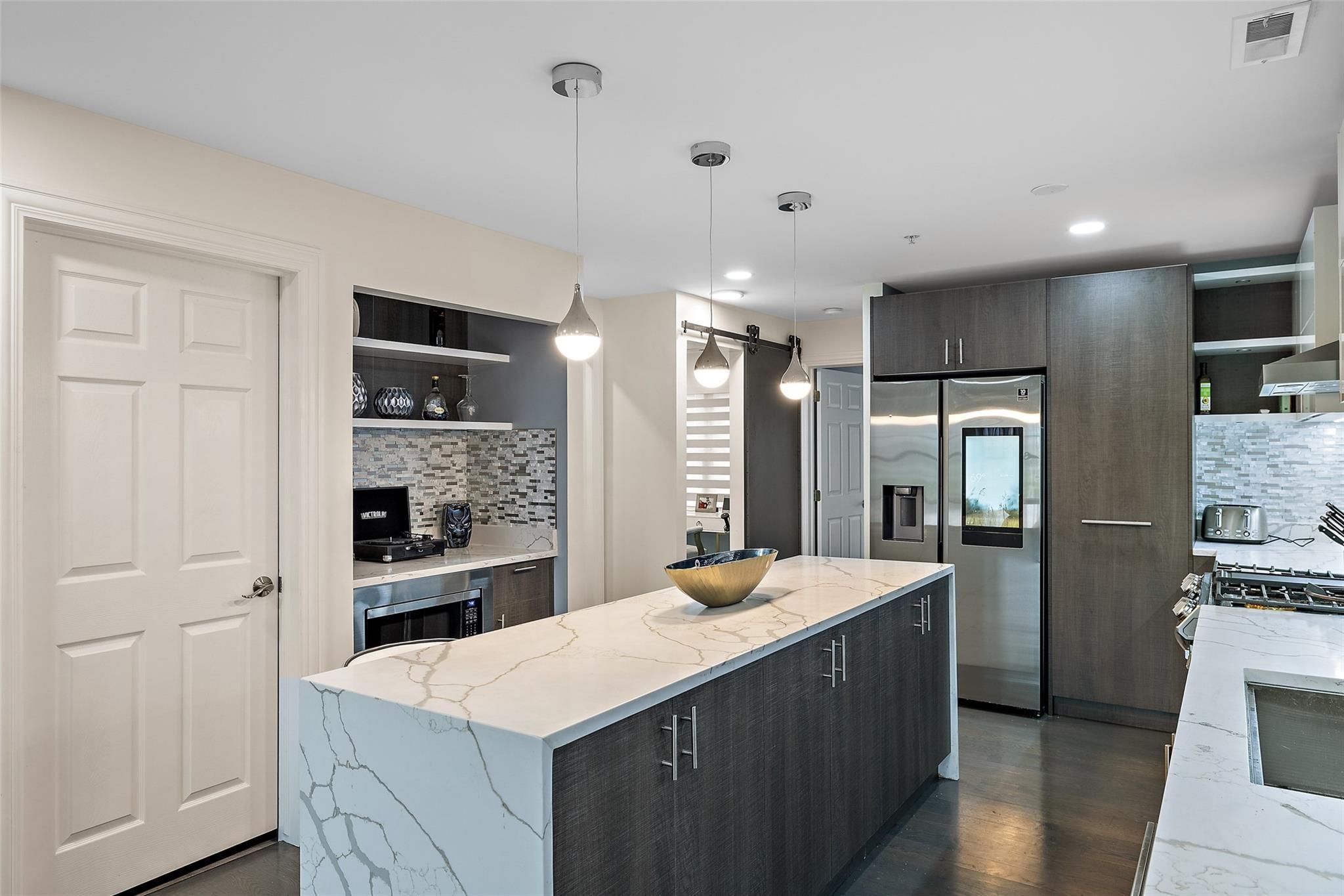 2452 WOODWARD AVE # 6/1