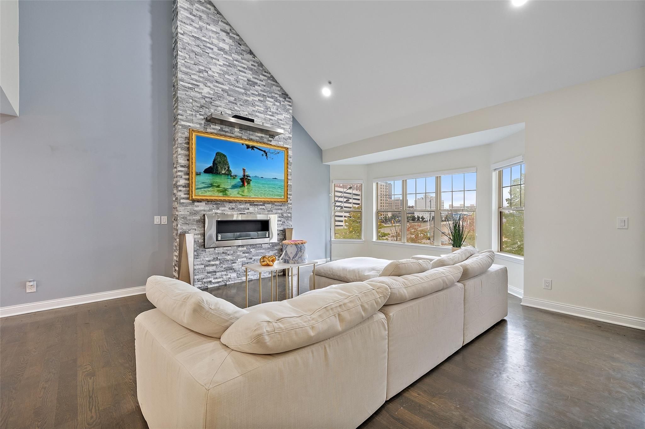 2452 WOODWARD AVE # 6/1