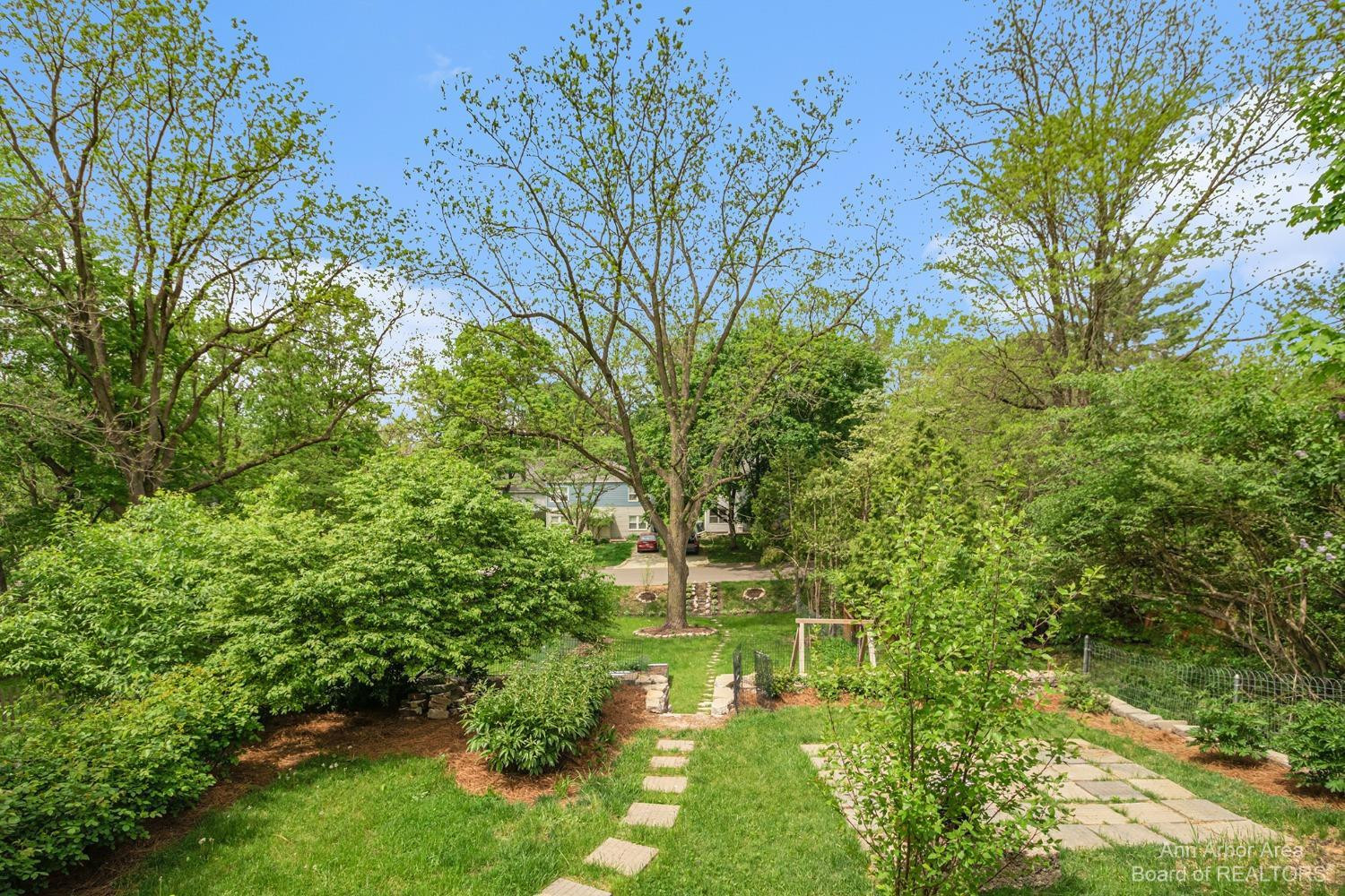815 Hillcrest Drive