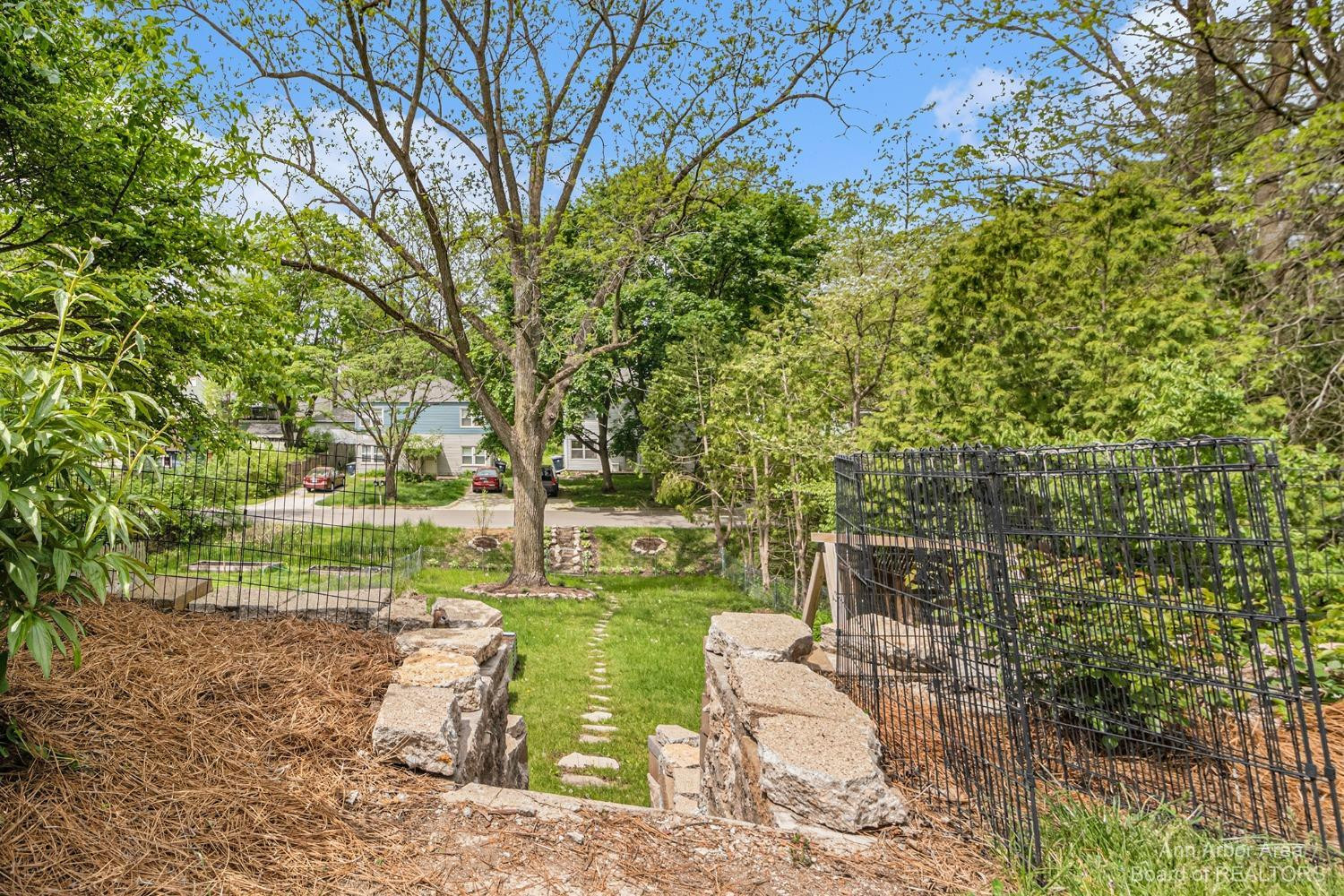 815 Hillcrest Drive
