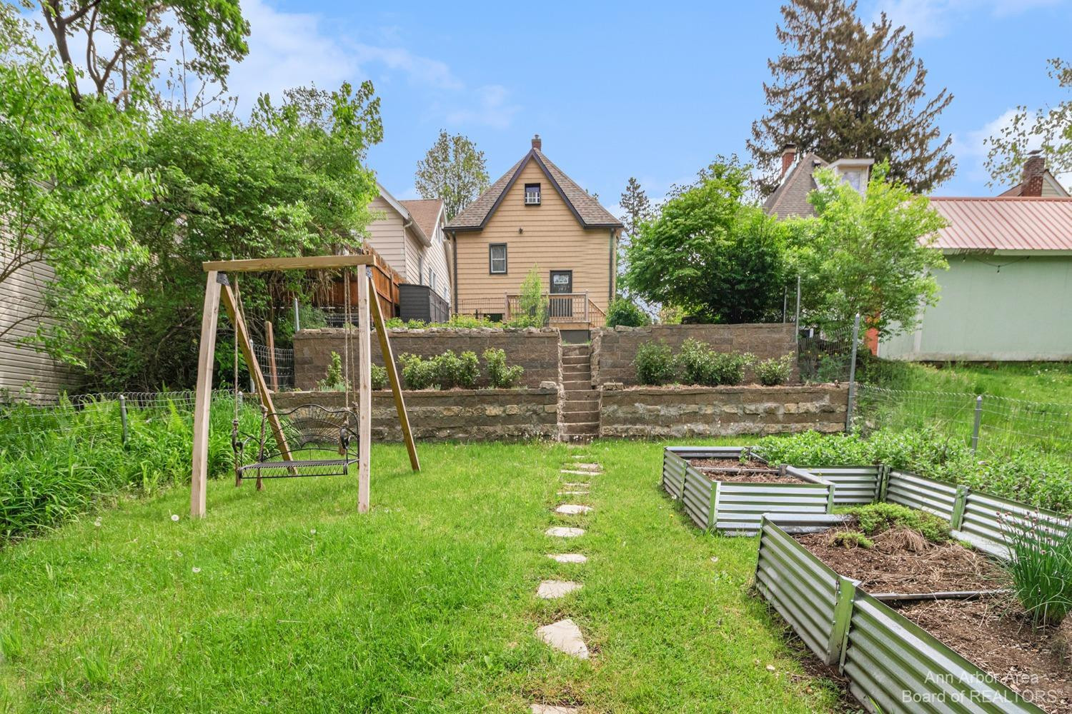 815 Hillcrest Drive