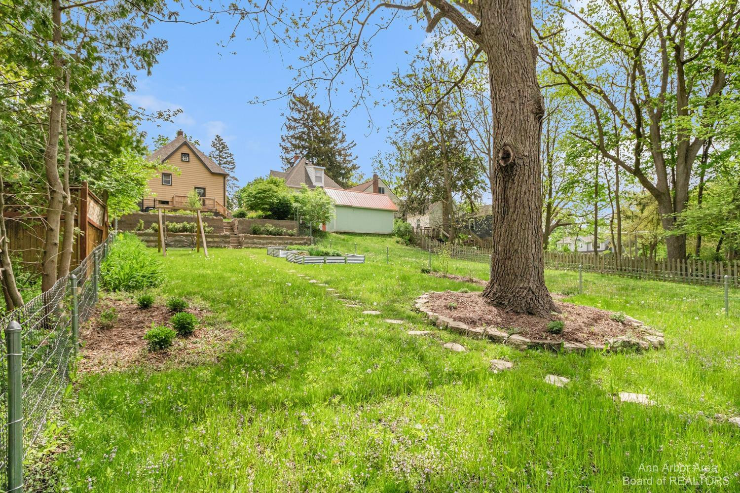 815 Hillcrest Drive