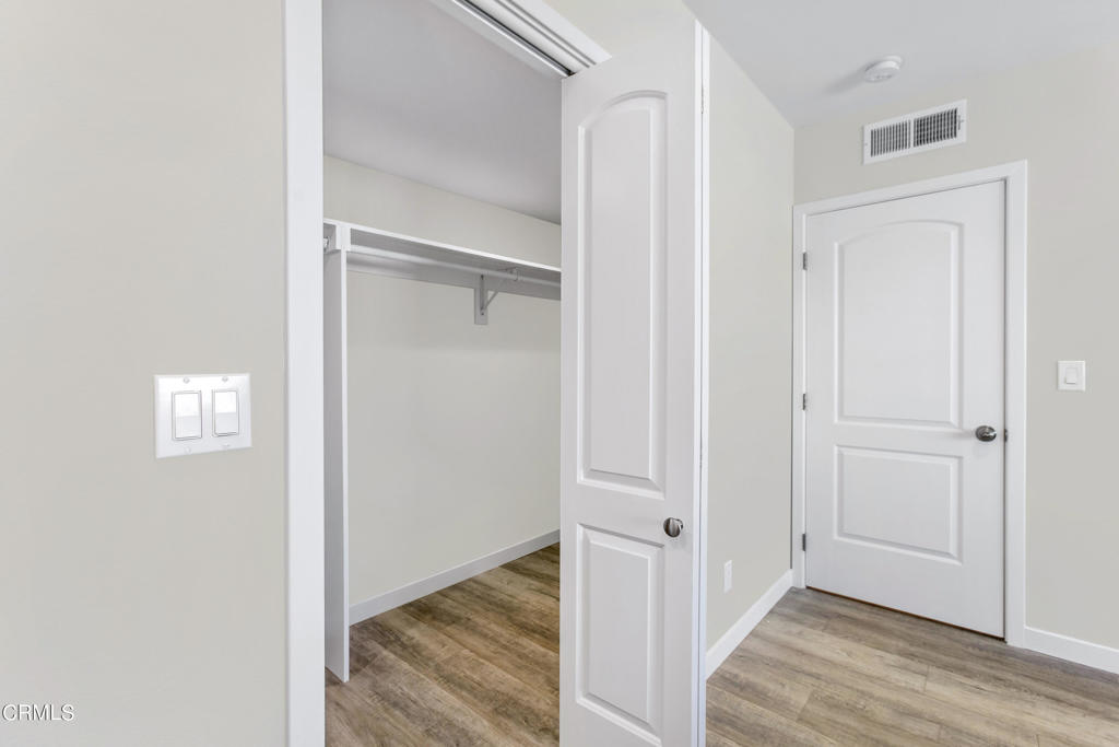 5354 Lindley Avenue 210