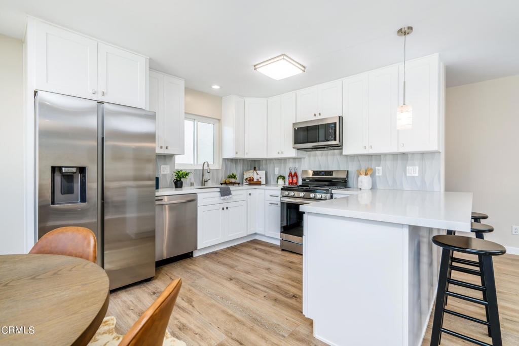 5354 Lindley Avenue 210