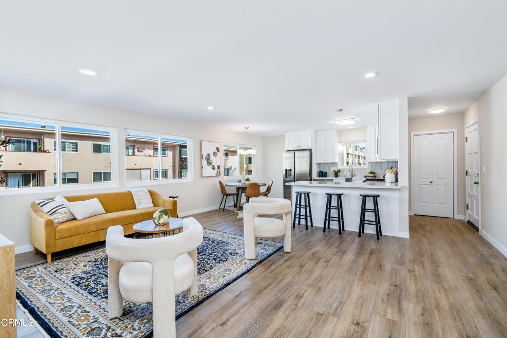 5354 Lindley Avenue 210