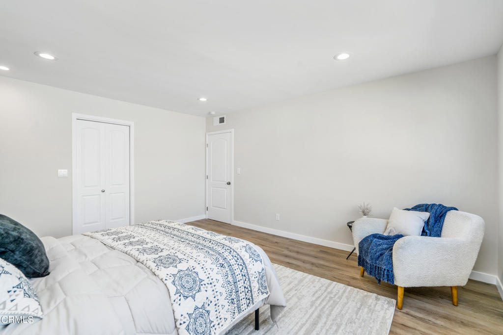 5354 Lindley Avenue 210