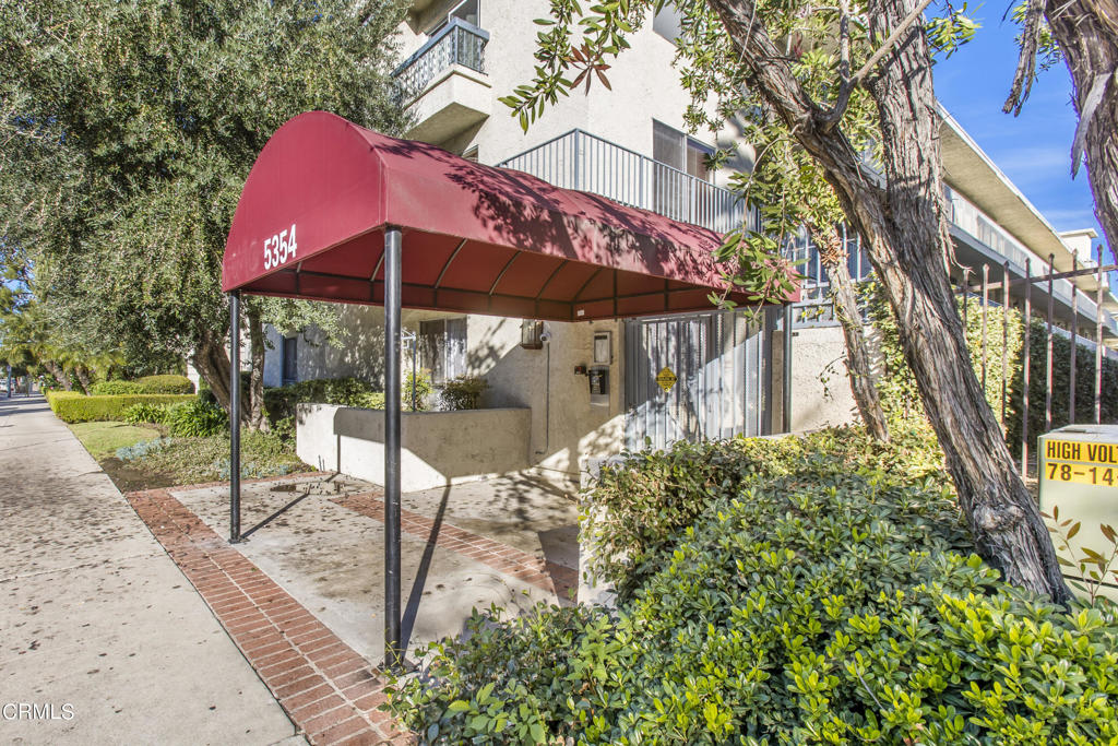 5354 Lindley Avenue 210