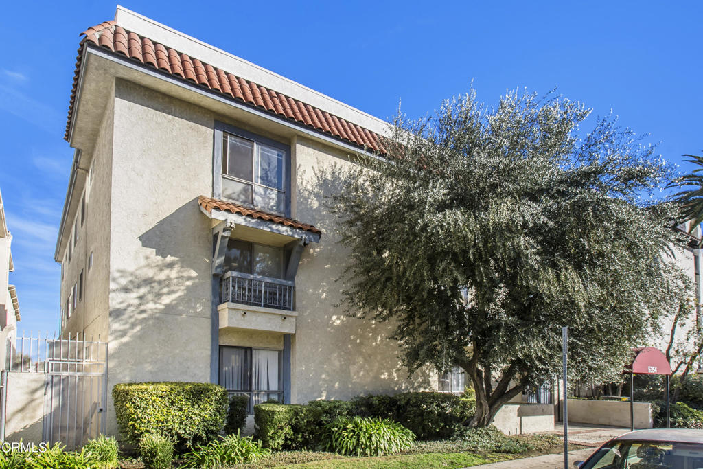 5354 Lindley Avenue 210