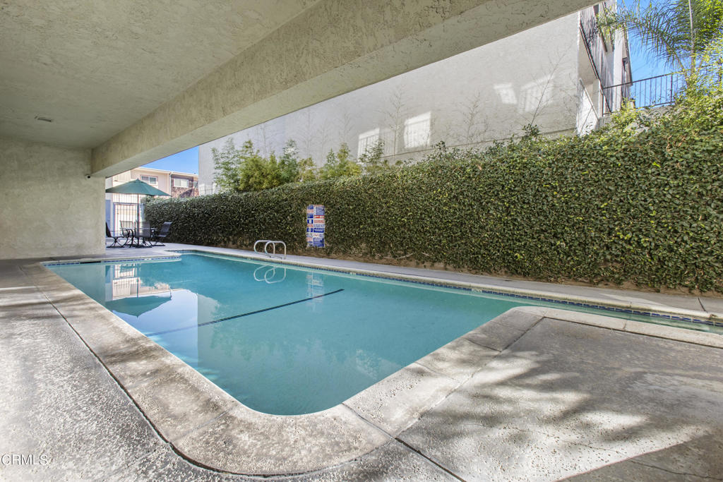 5354 Lindley Avenue 210