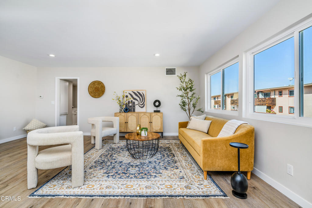 5354 Lindley Avenue 210