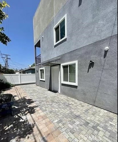 3042 Atwater Avenue 1/2