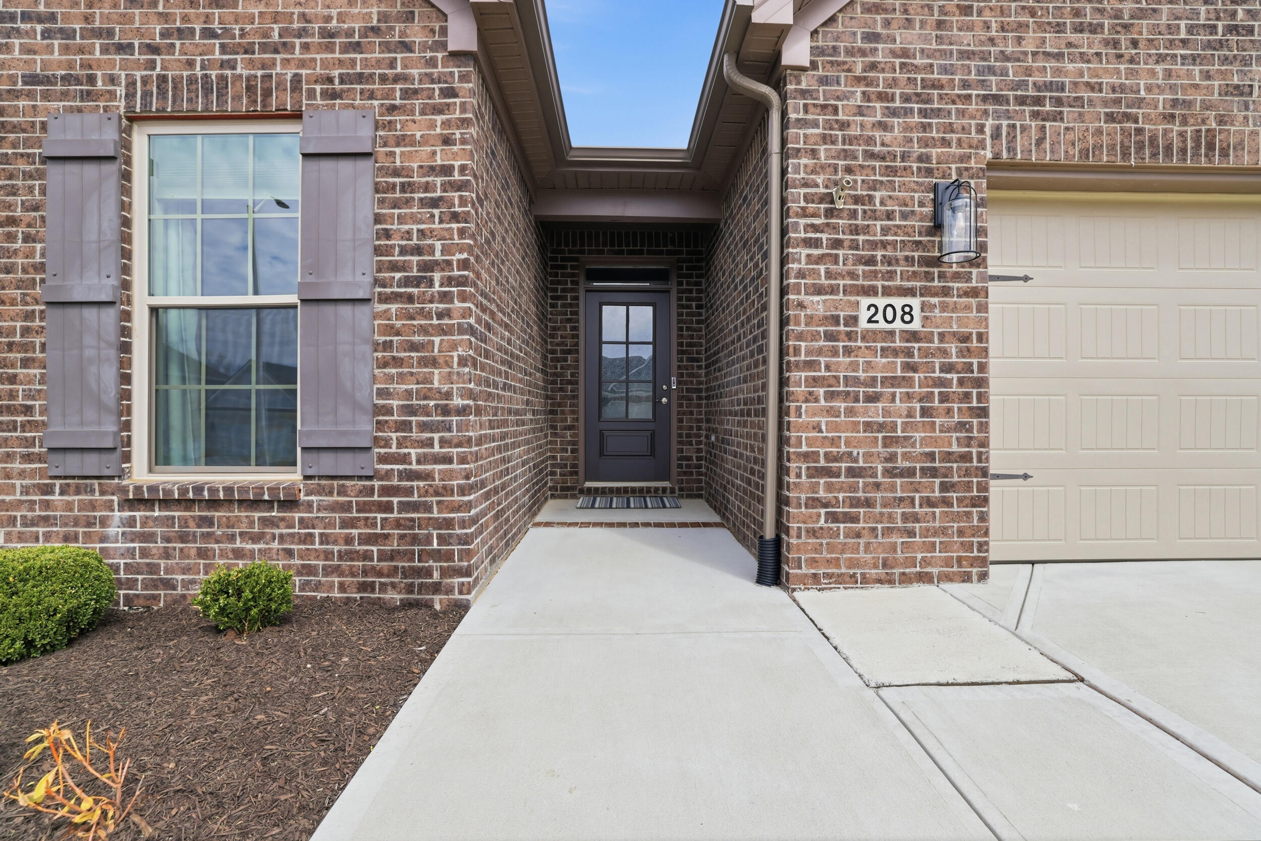 208 Little Leaf Drive