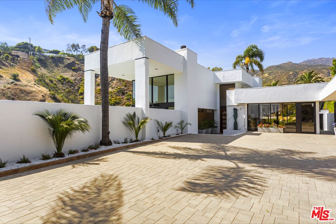 3851 Sweetwater Canyon Dr