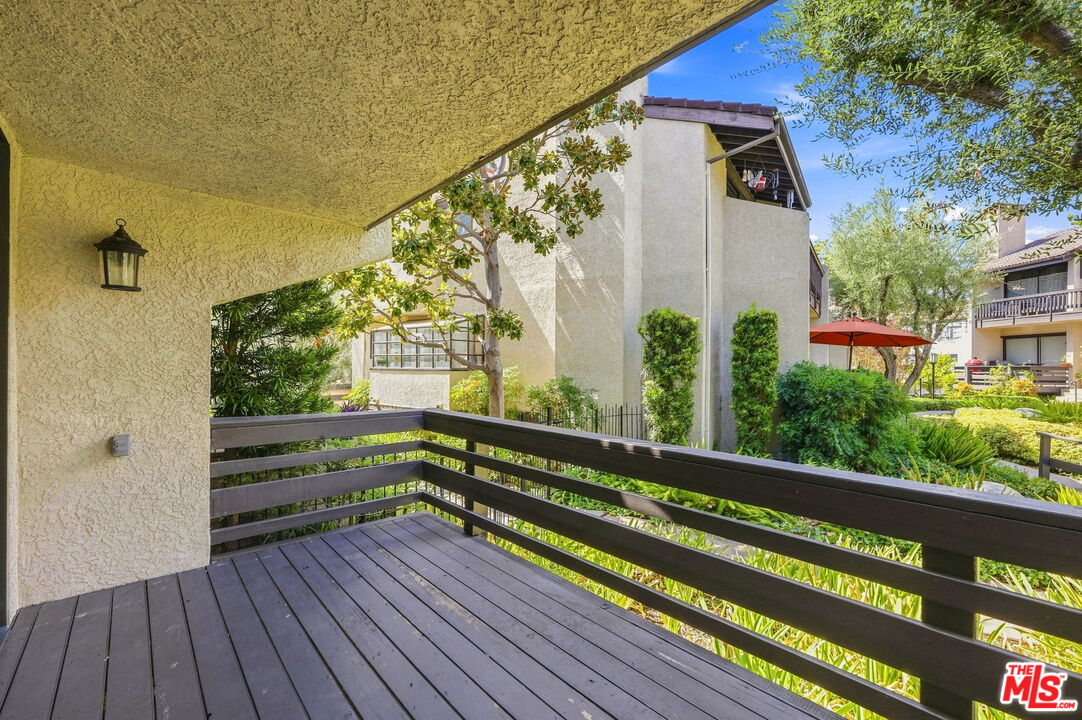 21801 Burbank Blvd Unit: 83