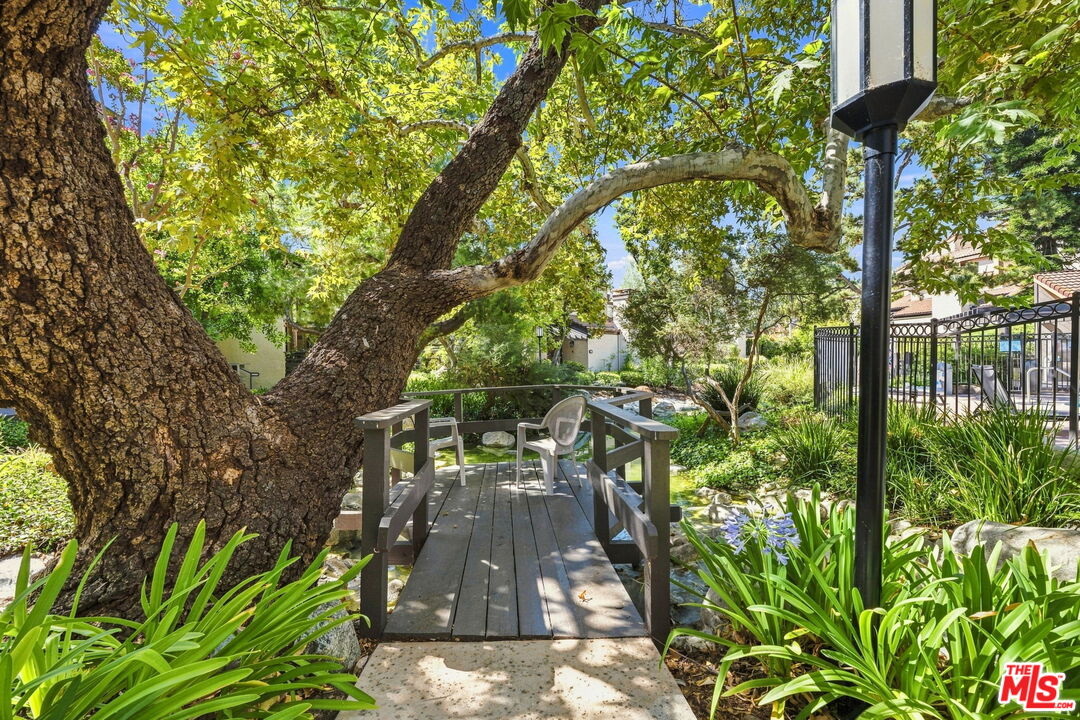 21801 Burbank Blvd Unit: 83