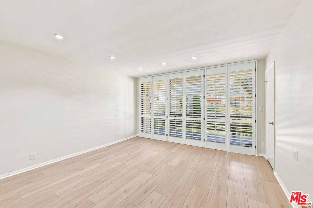 21801 Burbank Blvd Unit: 83