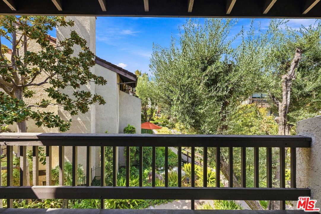 21801 Burbank Blvd Unit: 83
