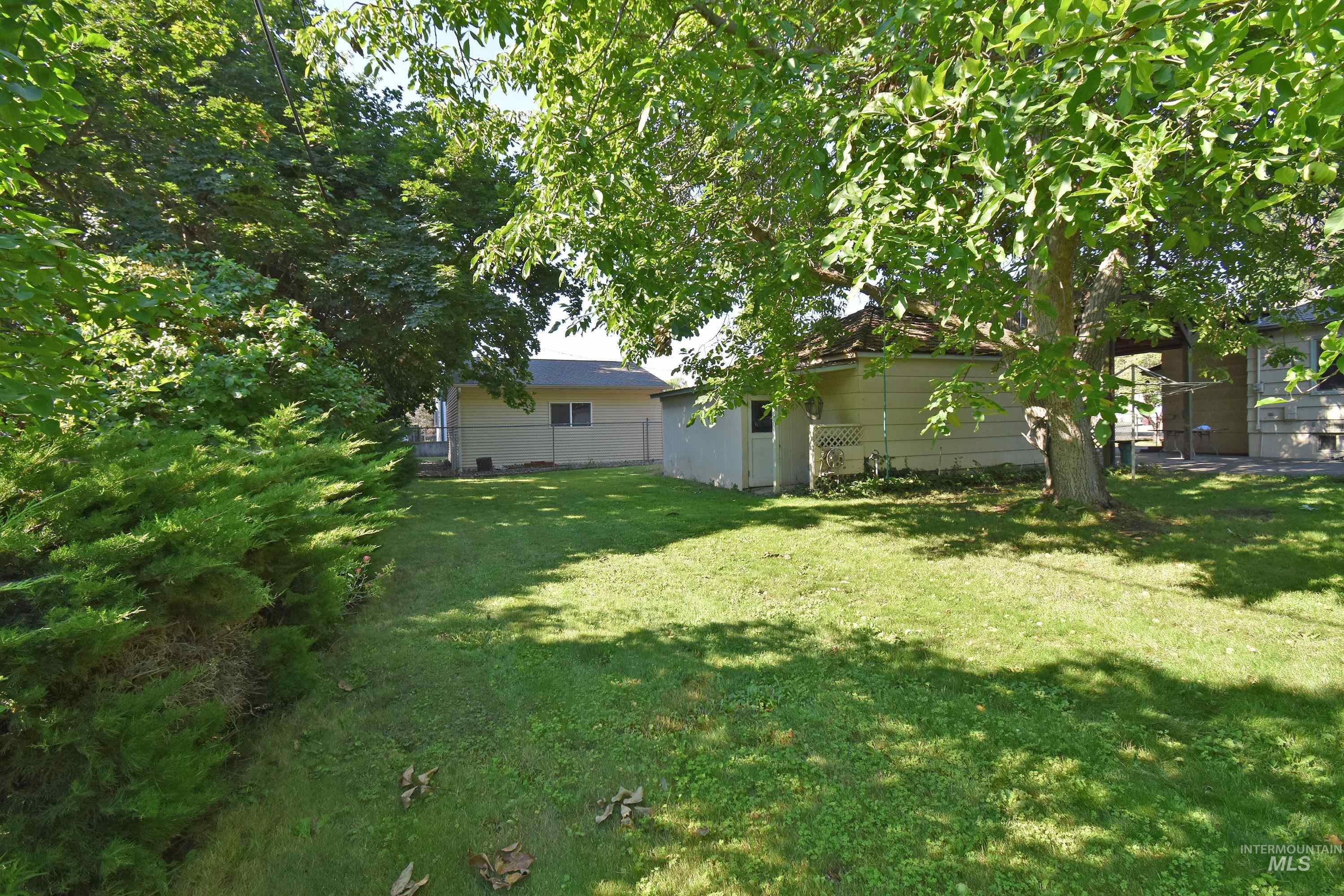 1043 University Street