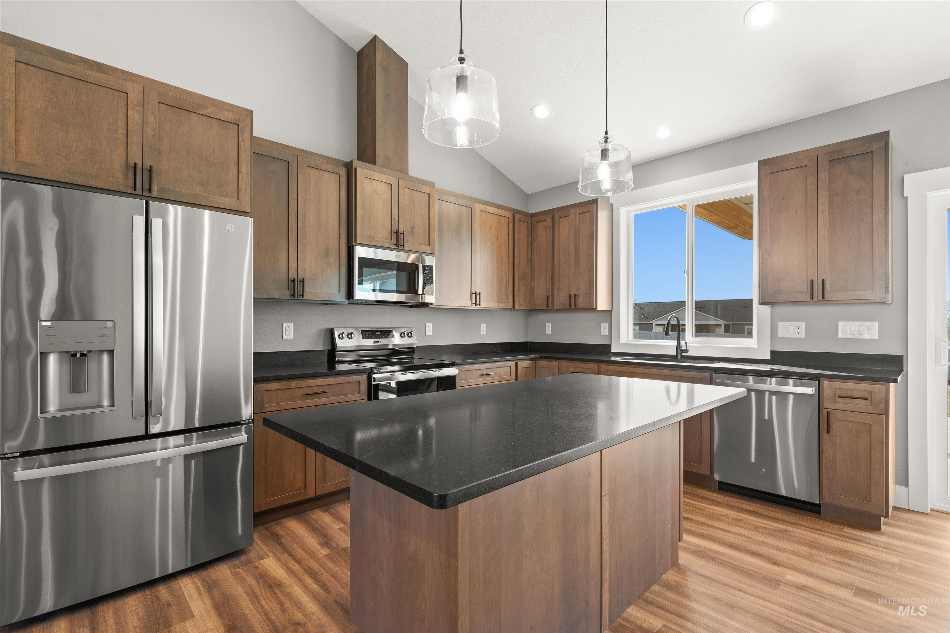 3728 Skyview Drive