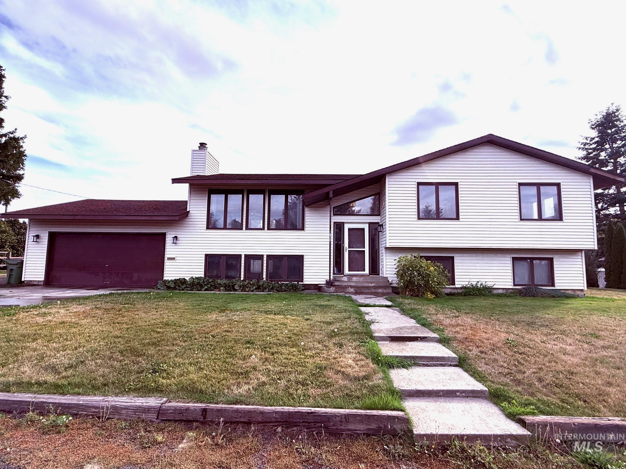 1004 Mckinley St