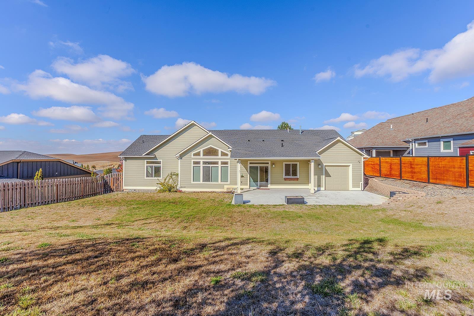 815 NW Valley View Drive