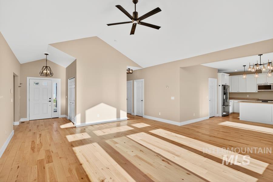 815 NW Valley View Drive