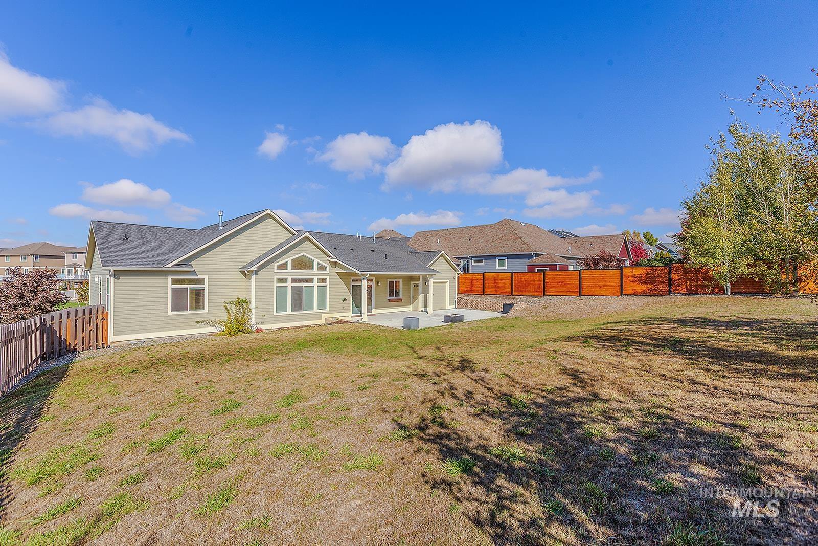 815 NW Valley View Drive