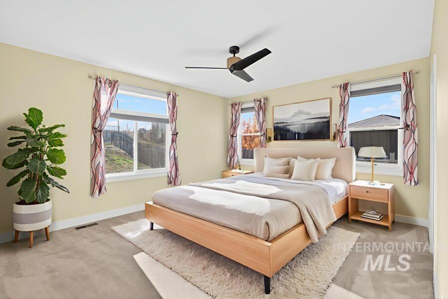 815 NW Valley View Drive