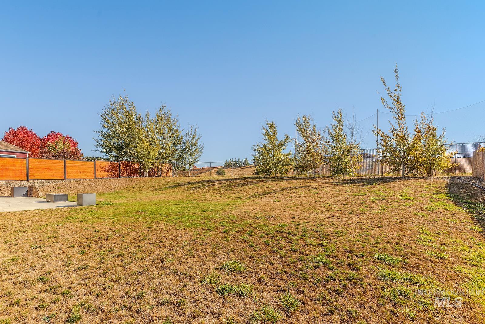 815 NW Valley View Drive