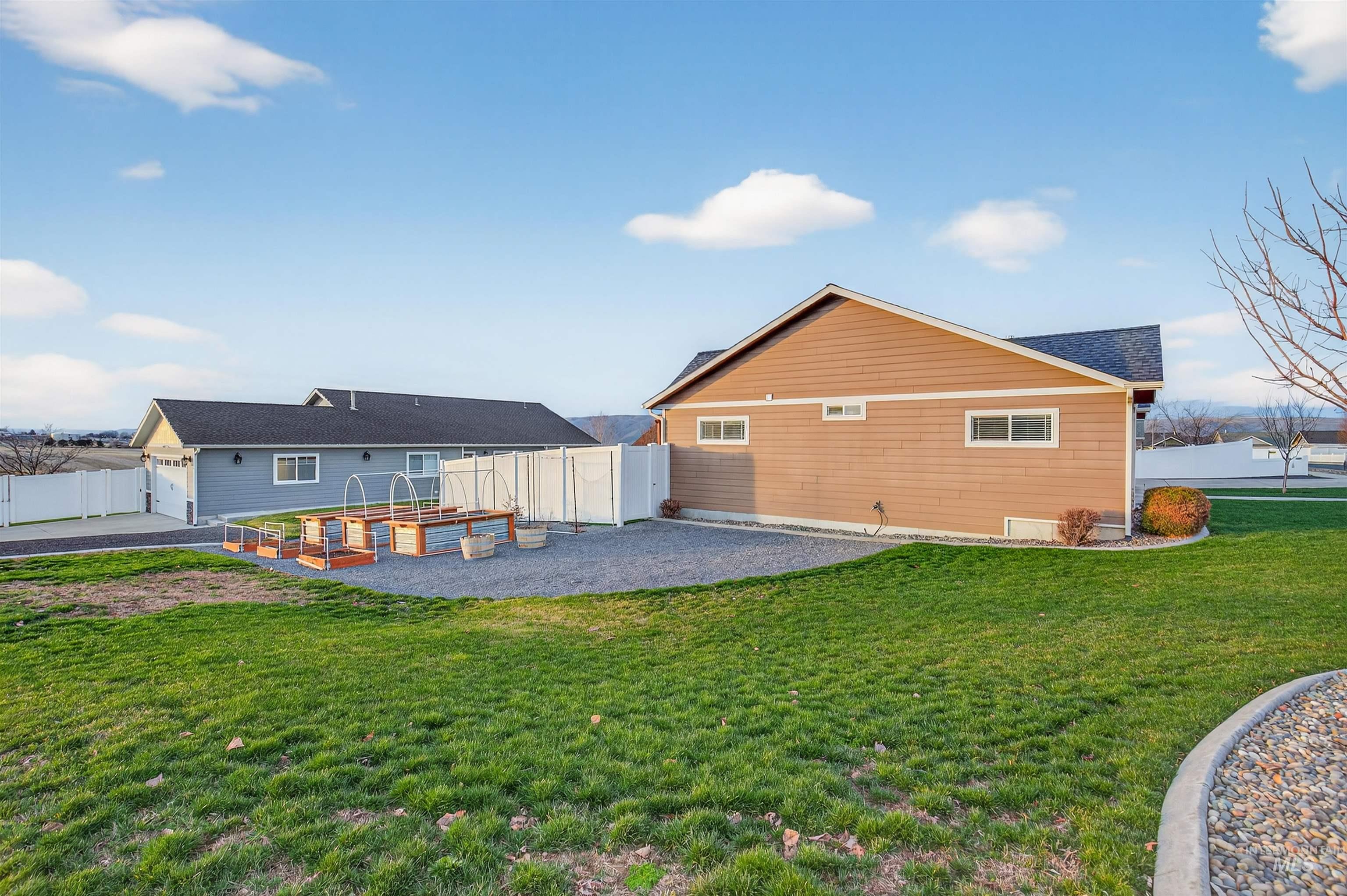 3250 Expedition Way