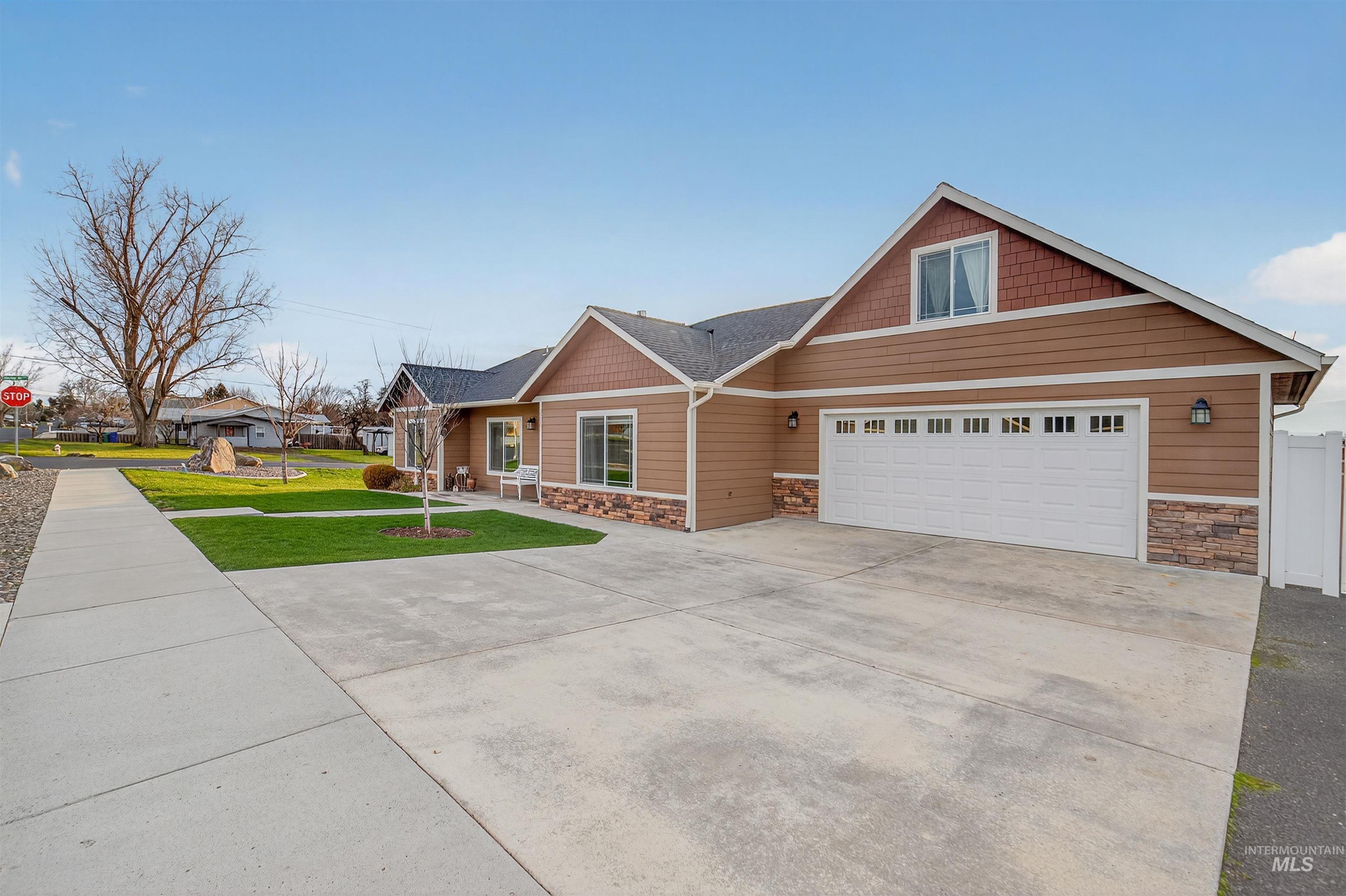 3250 Expedition Way