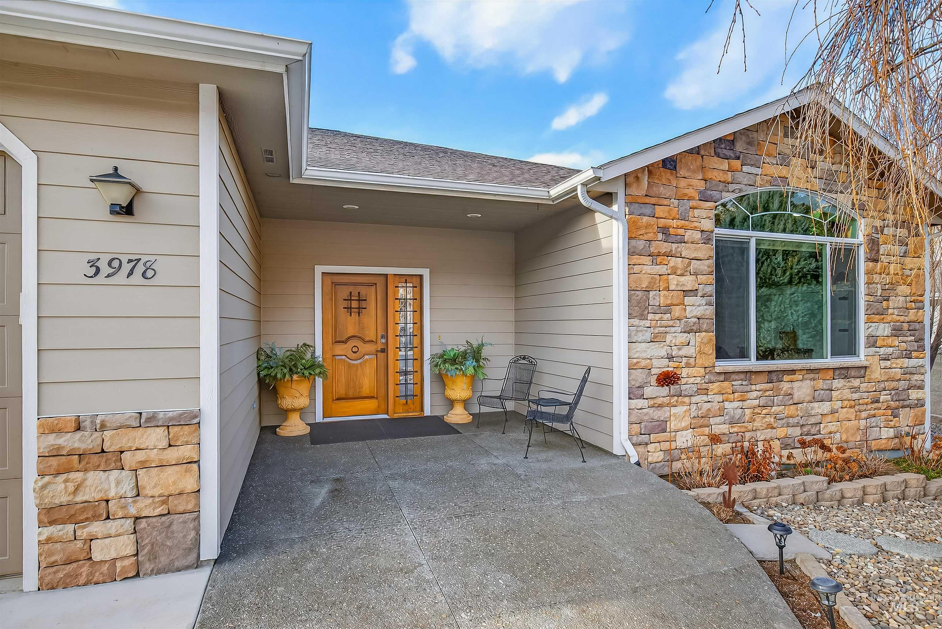 3978 Foothill Dr