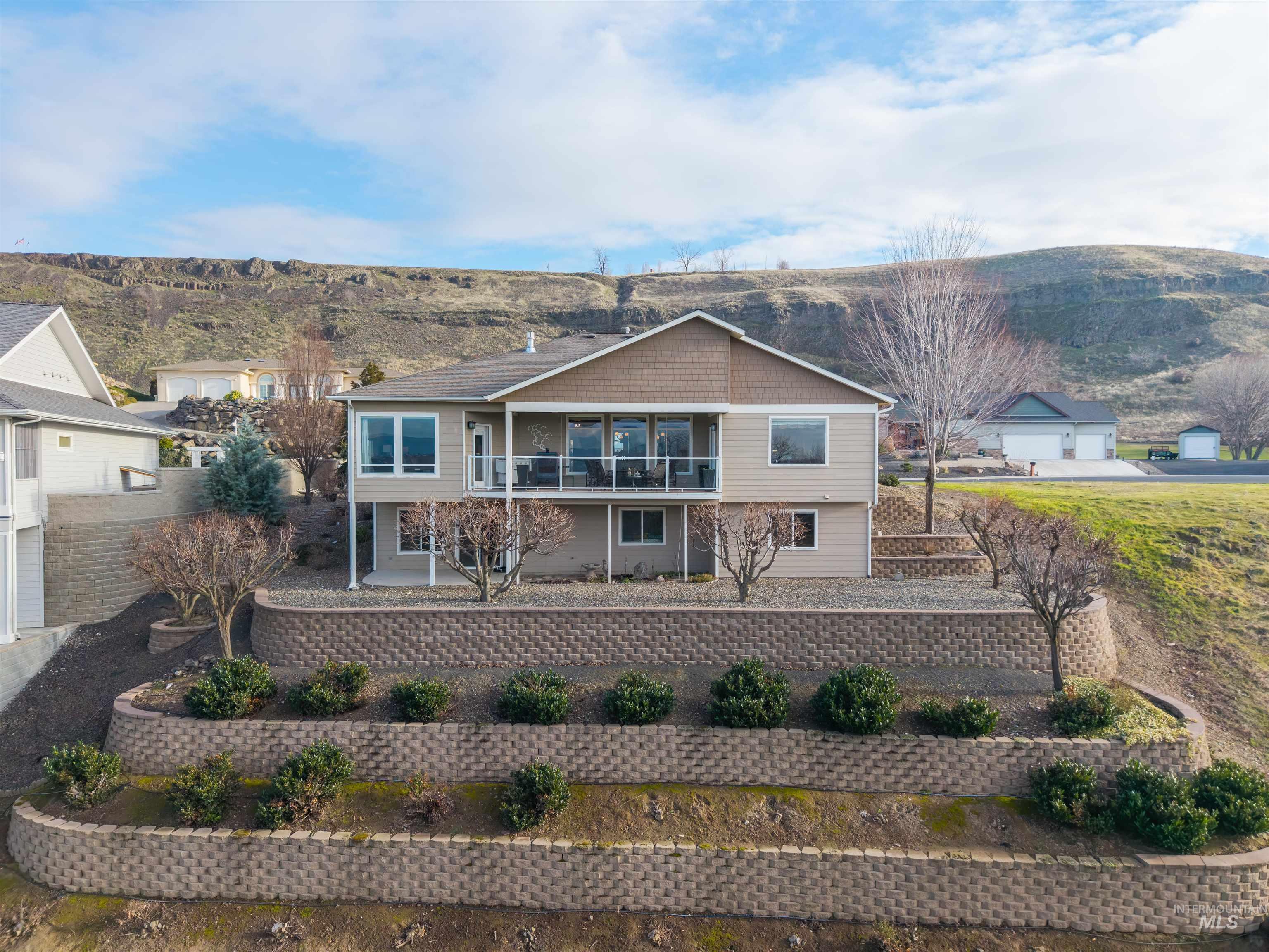 3978 Foothill Dr