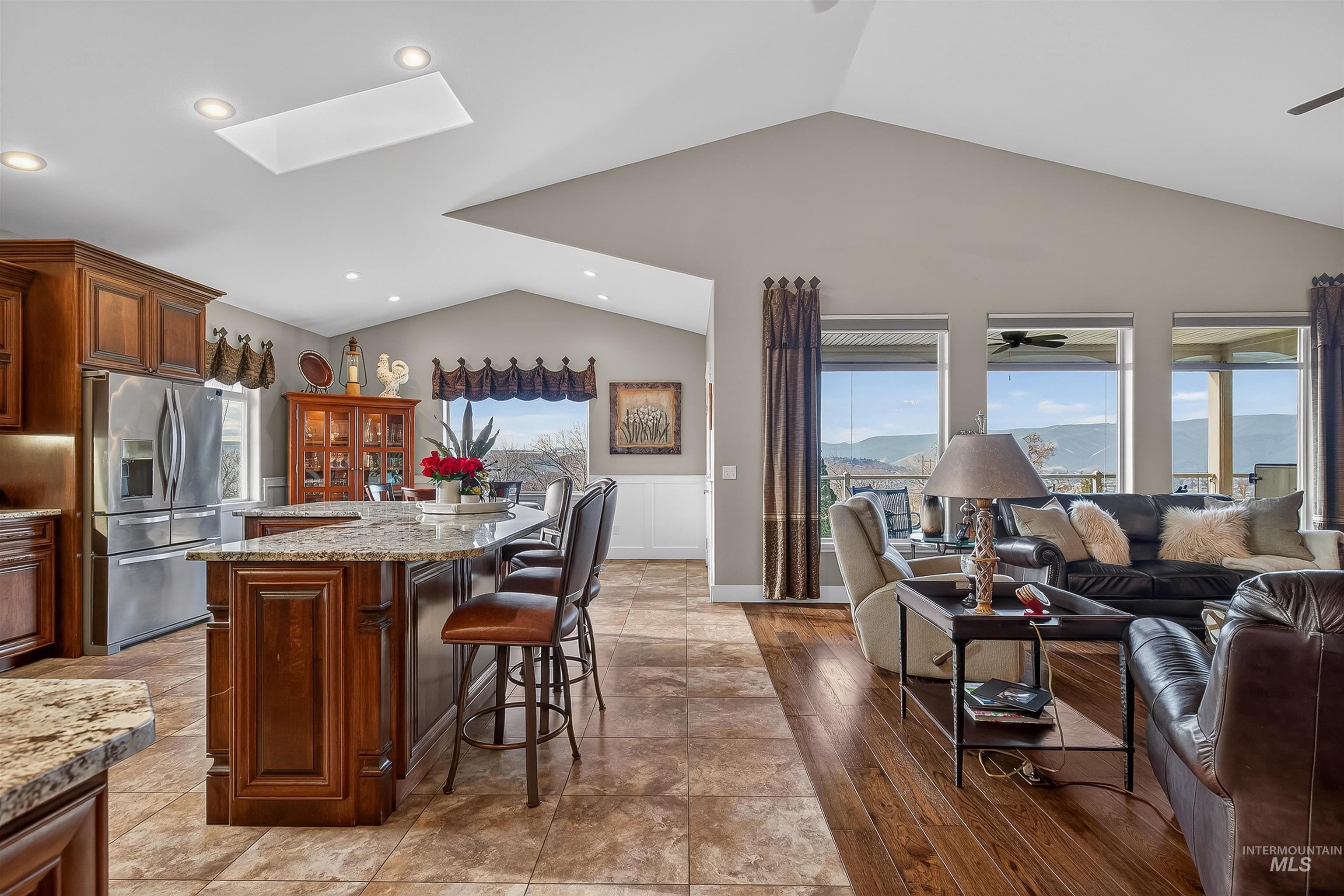 3978 Foothill Dr